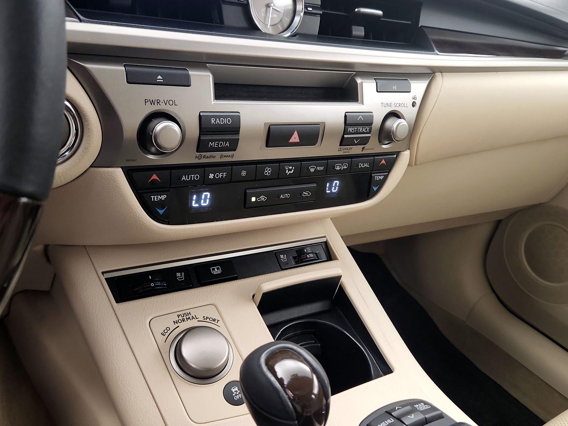 Thumbnail: 2014 Lexus ES - 17