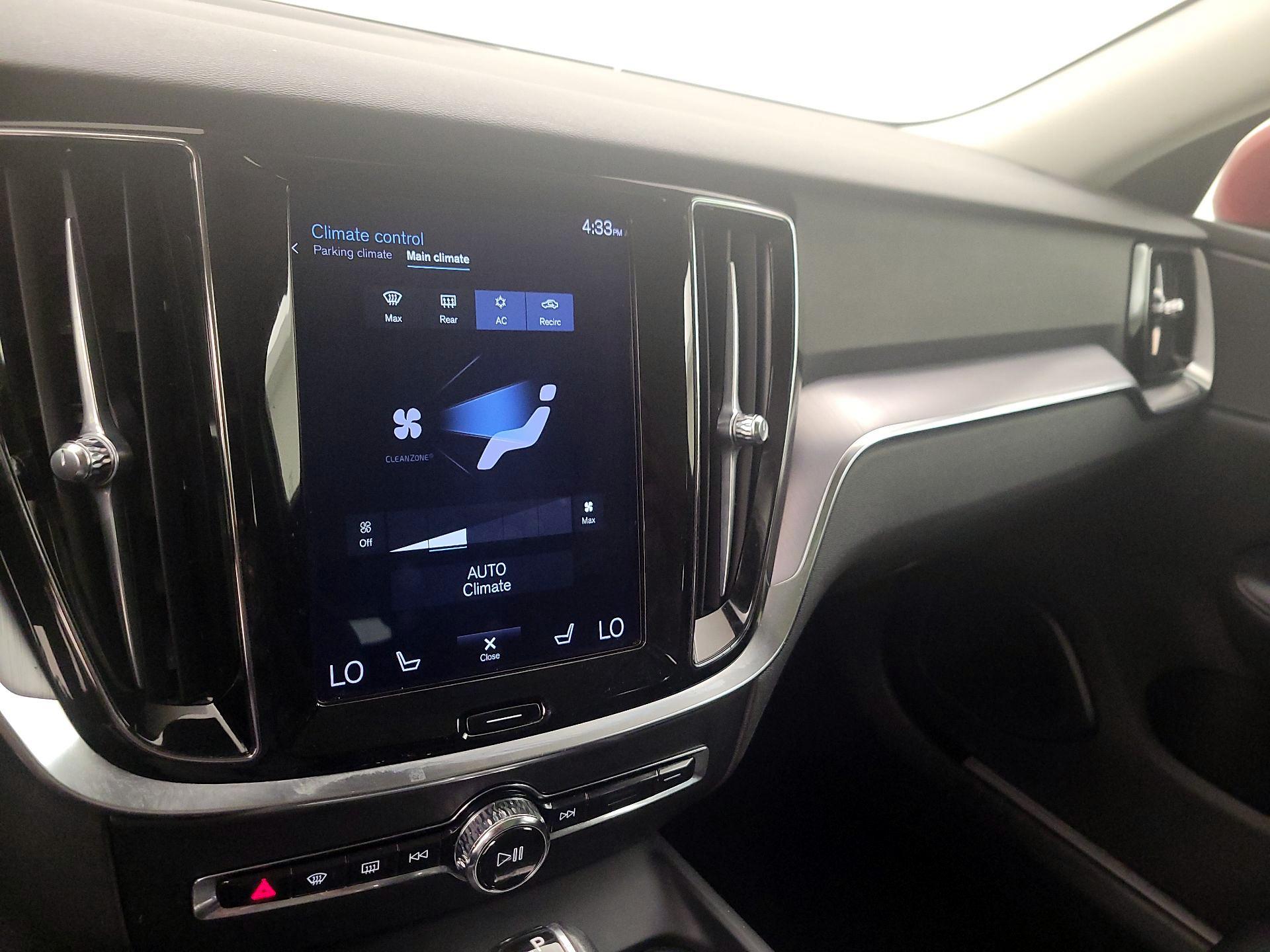 Thumbnail: 2020 Volvo V60 - 16