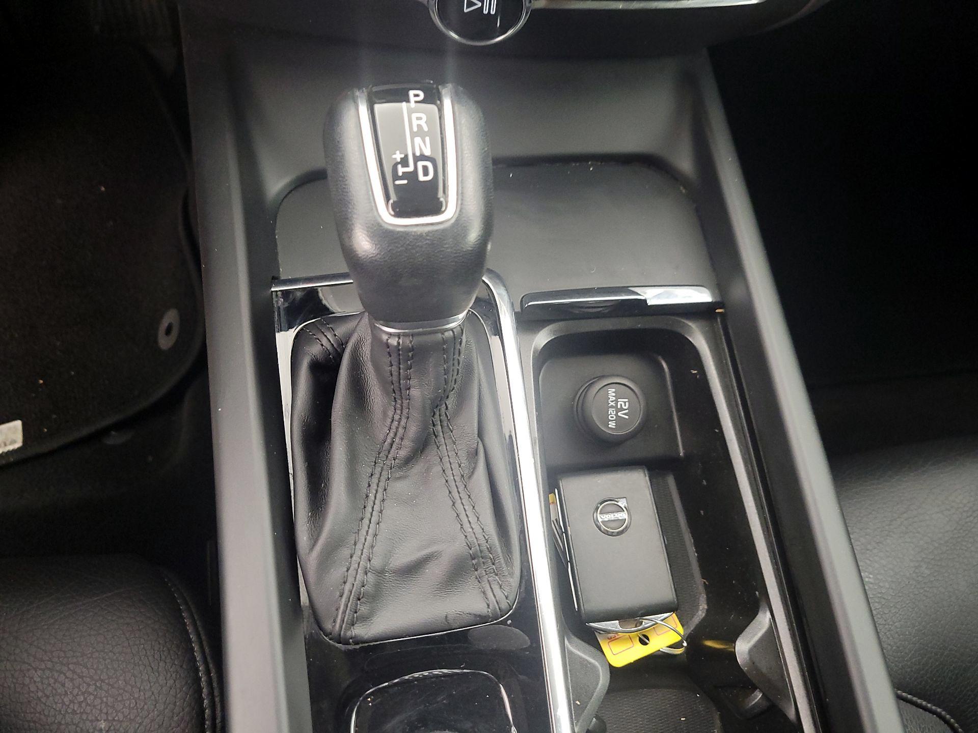 Thumbnail: 2020 Volvo V60 - 17