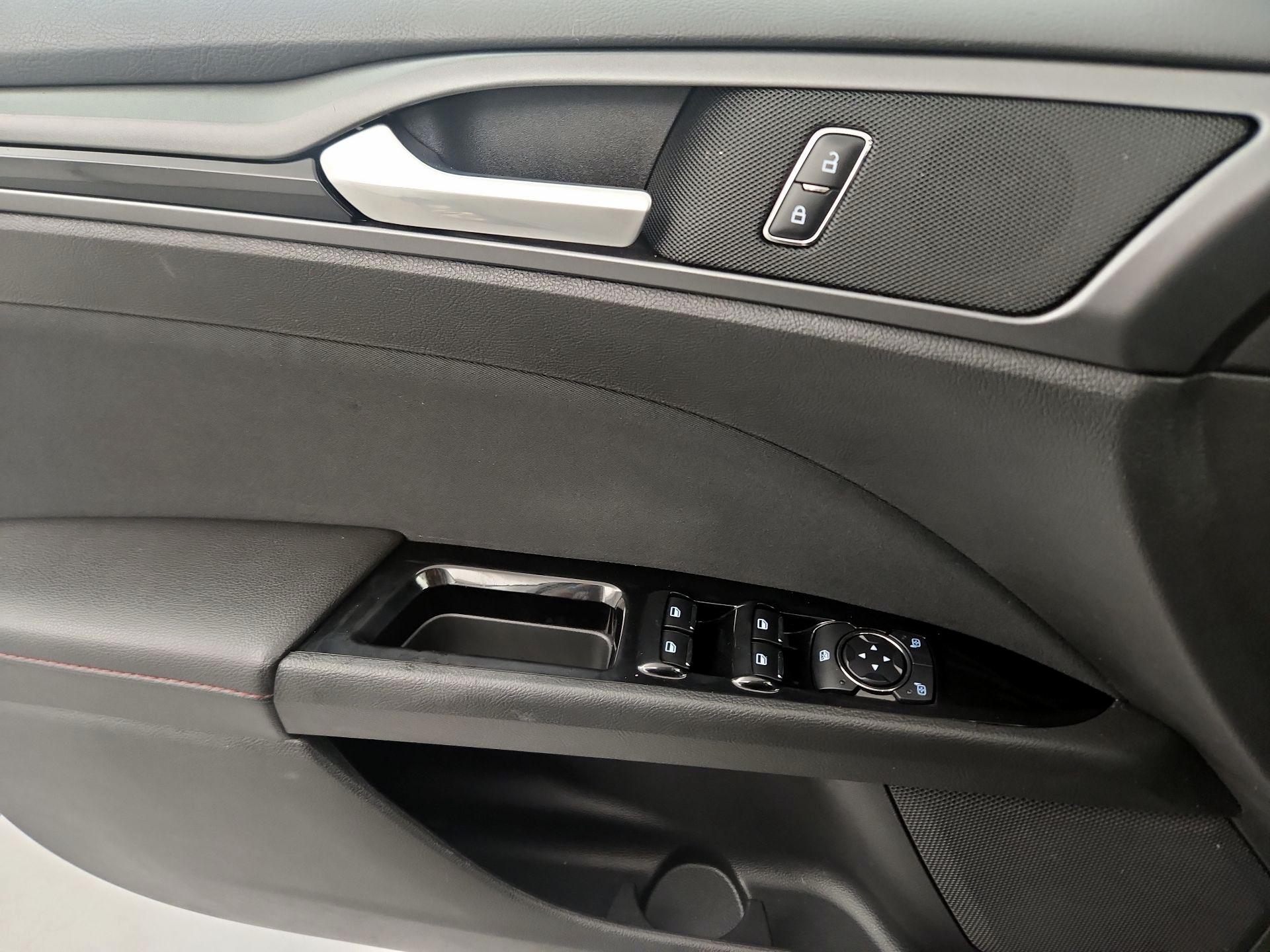 Thumbnail: 2015 Ford Fusion - 12