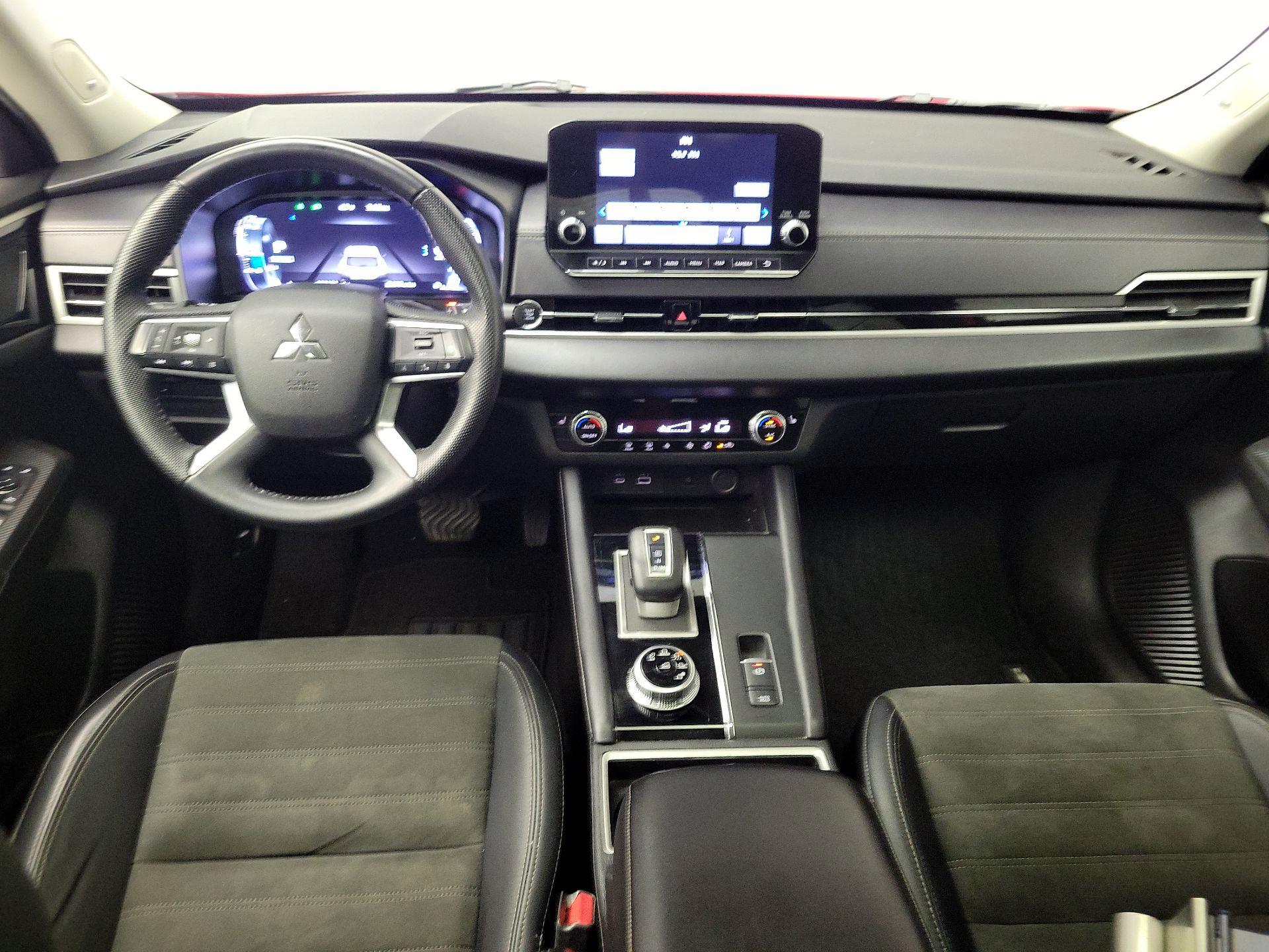 Thumbnail: 2024 Mitsubishi Outlander - 9