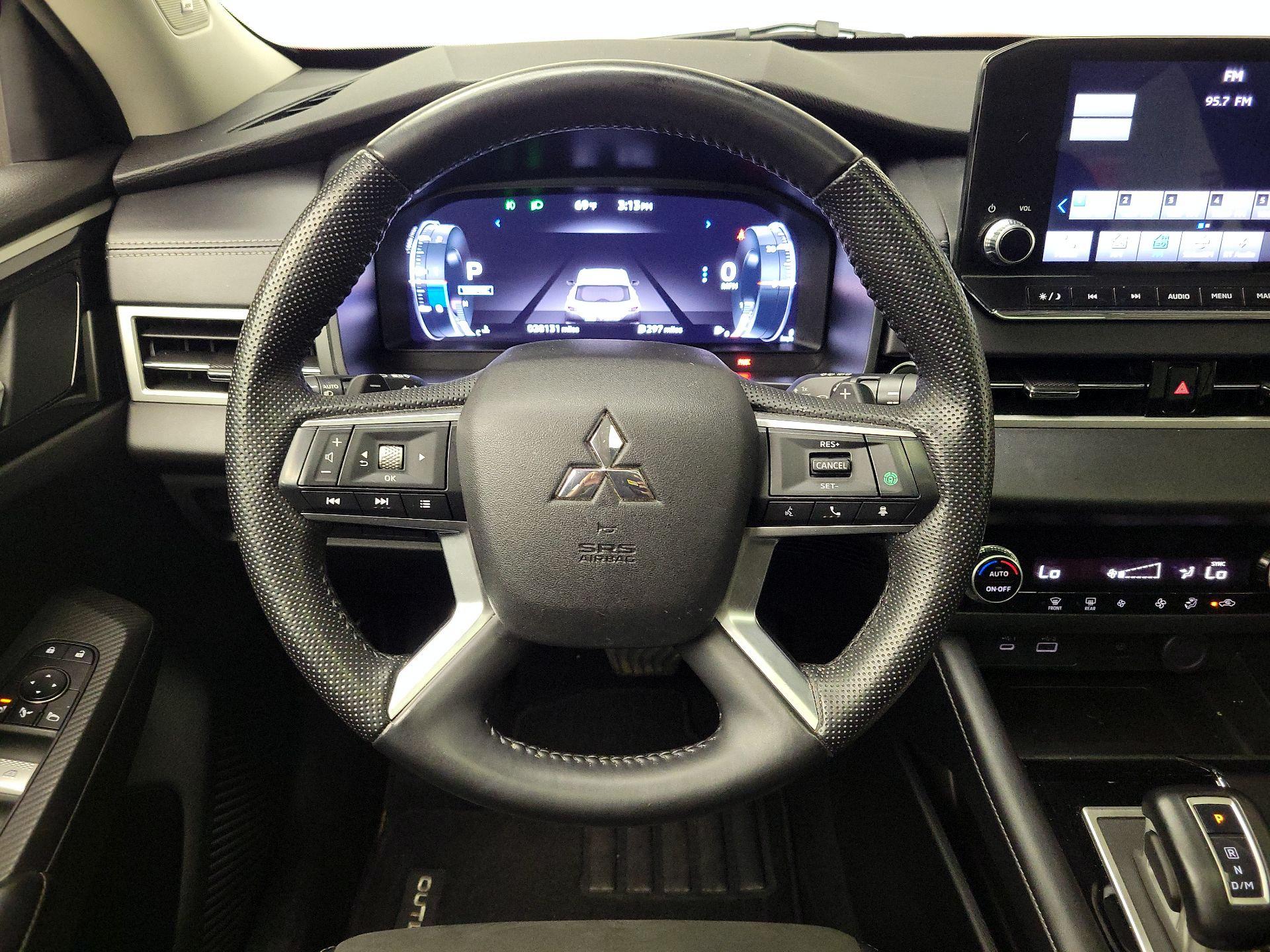 Thumbnail: 2024 Mitsubishi Outlander - 10
