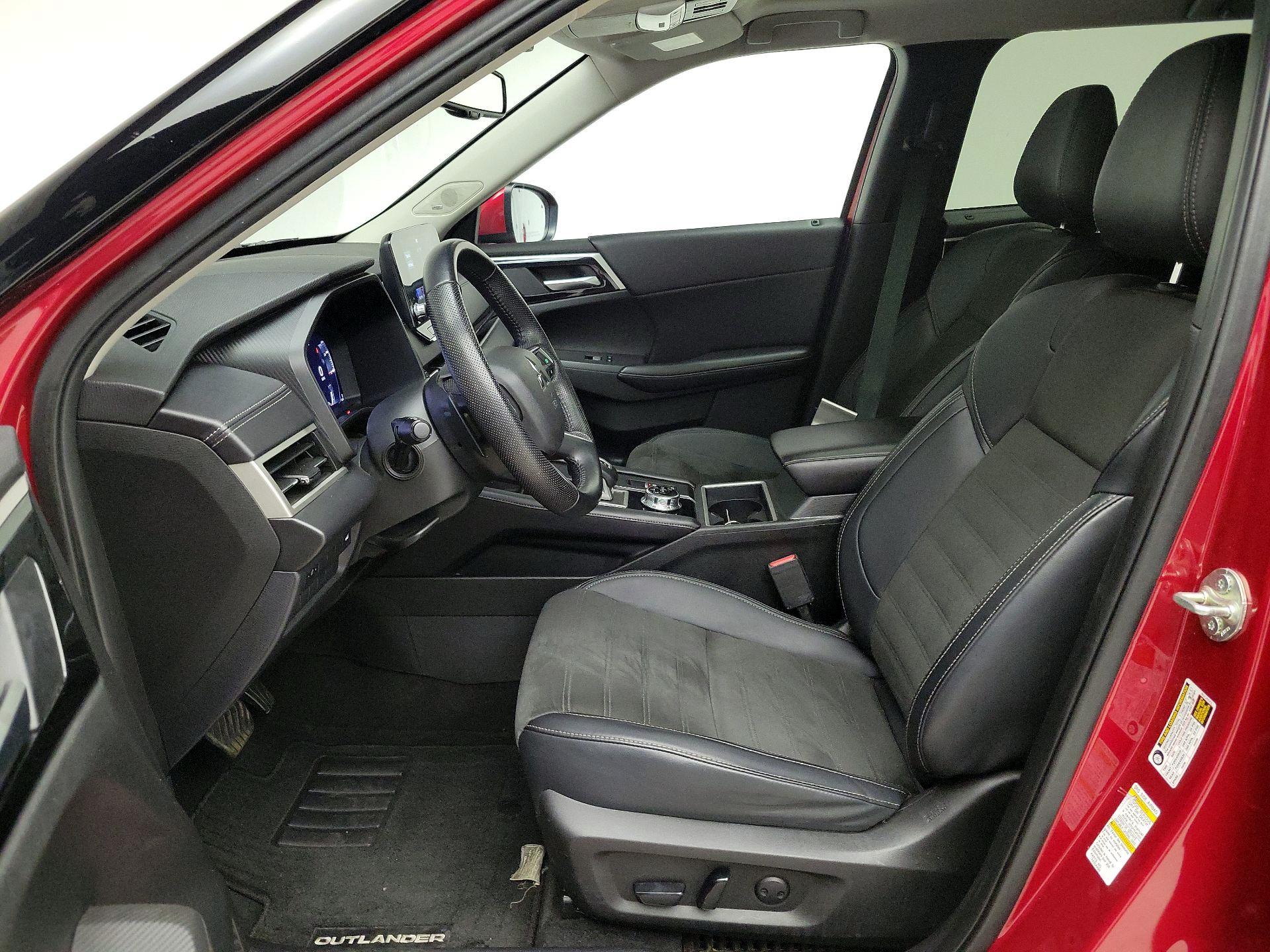 Thumbnail: 2024 Mitsubishi Outlander - 11