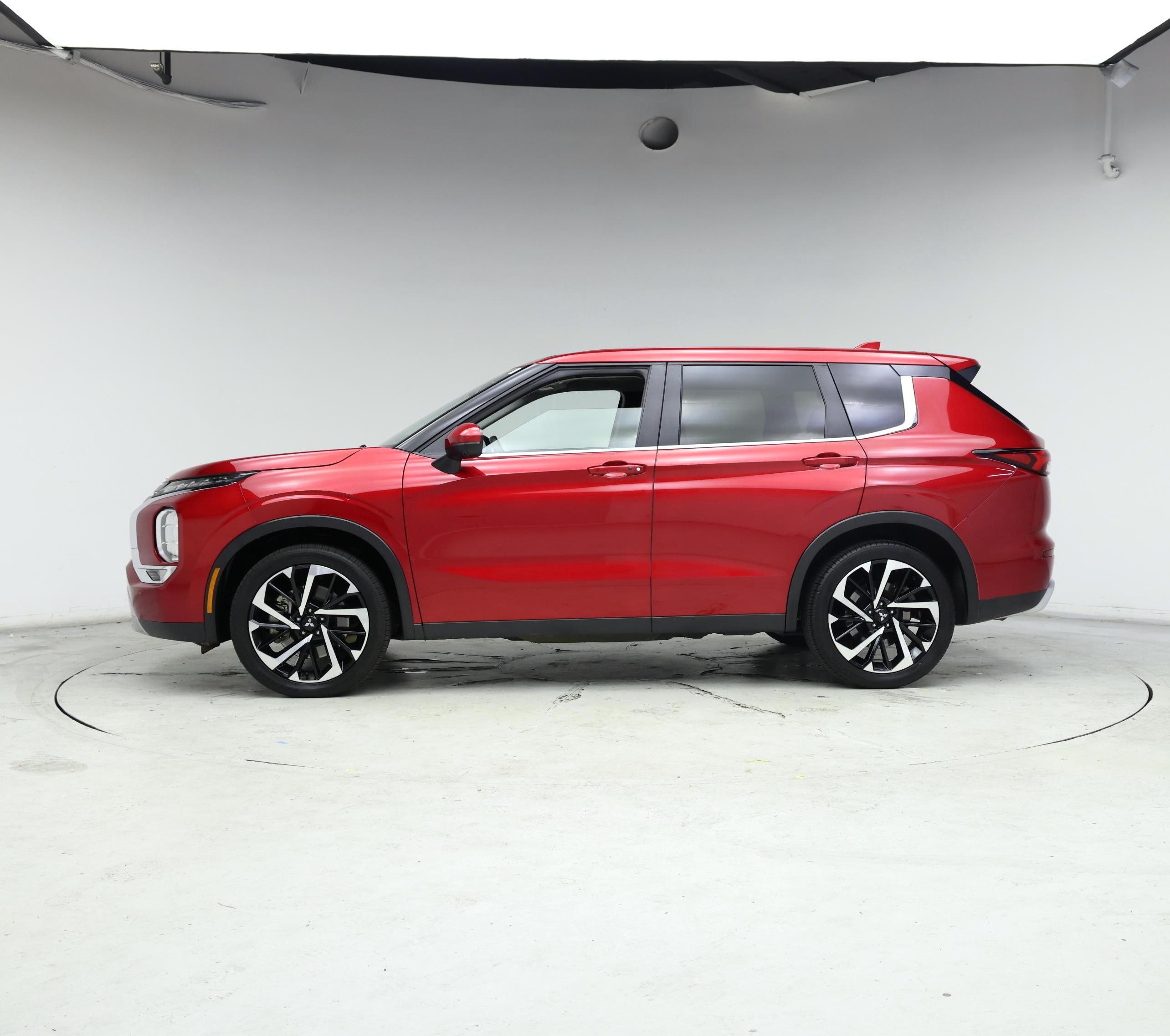 Thumbnail: 2024 Mitsubishi Outlander - 3