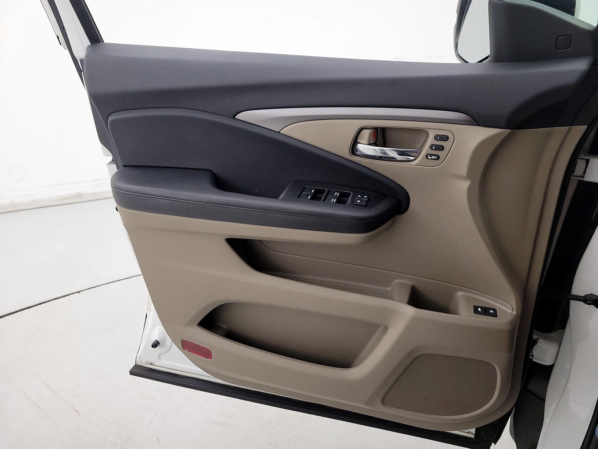Thumbnail: 2020 Honda Pilot - 12
