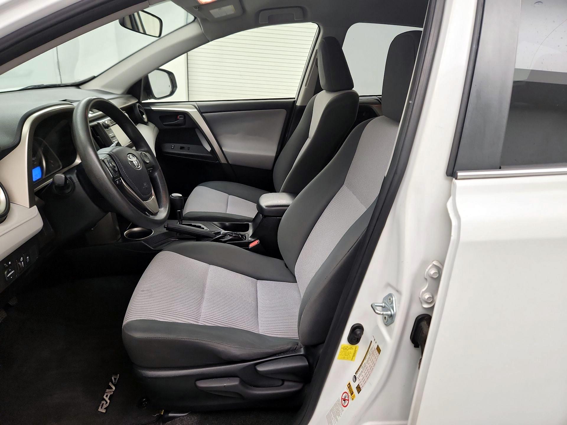 Thumbnail: 2015 Toyota RAV4 - 11