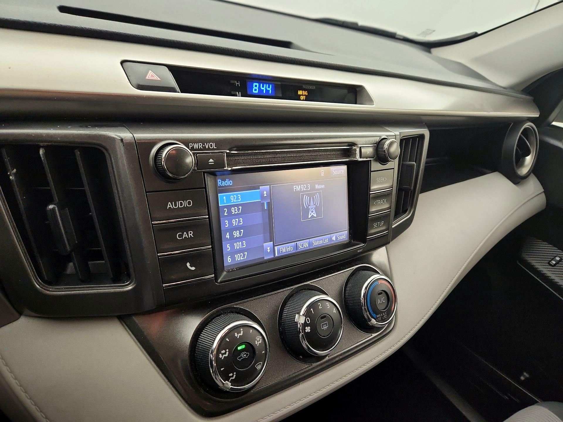 Thumbnail: 2015 Toyota RAV4 - 14