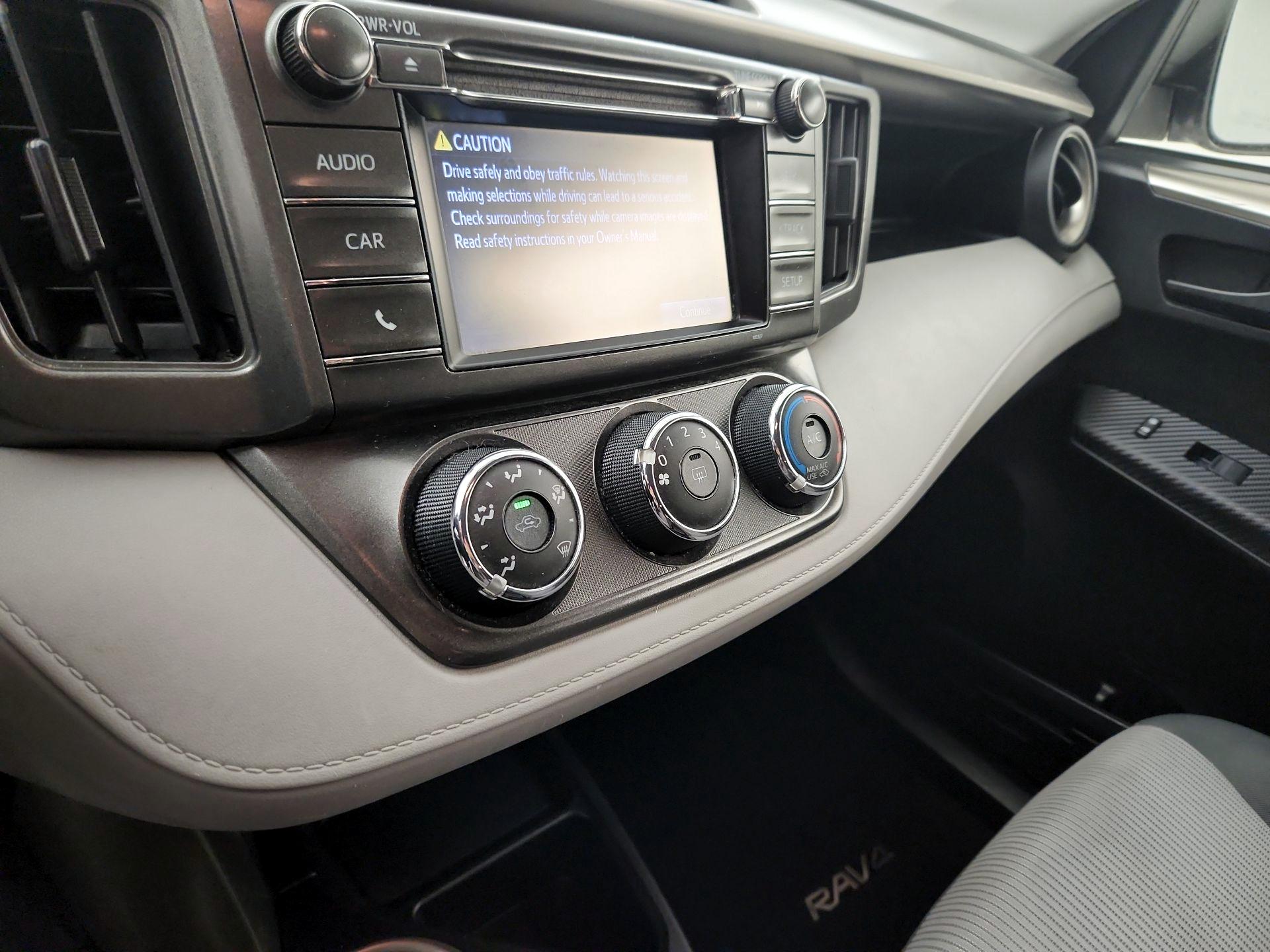 Thumbnail: 2015 Toyota RAV4 - 15