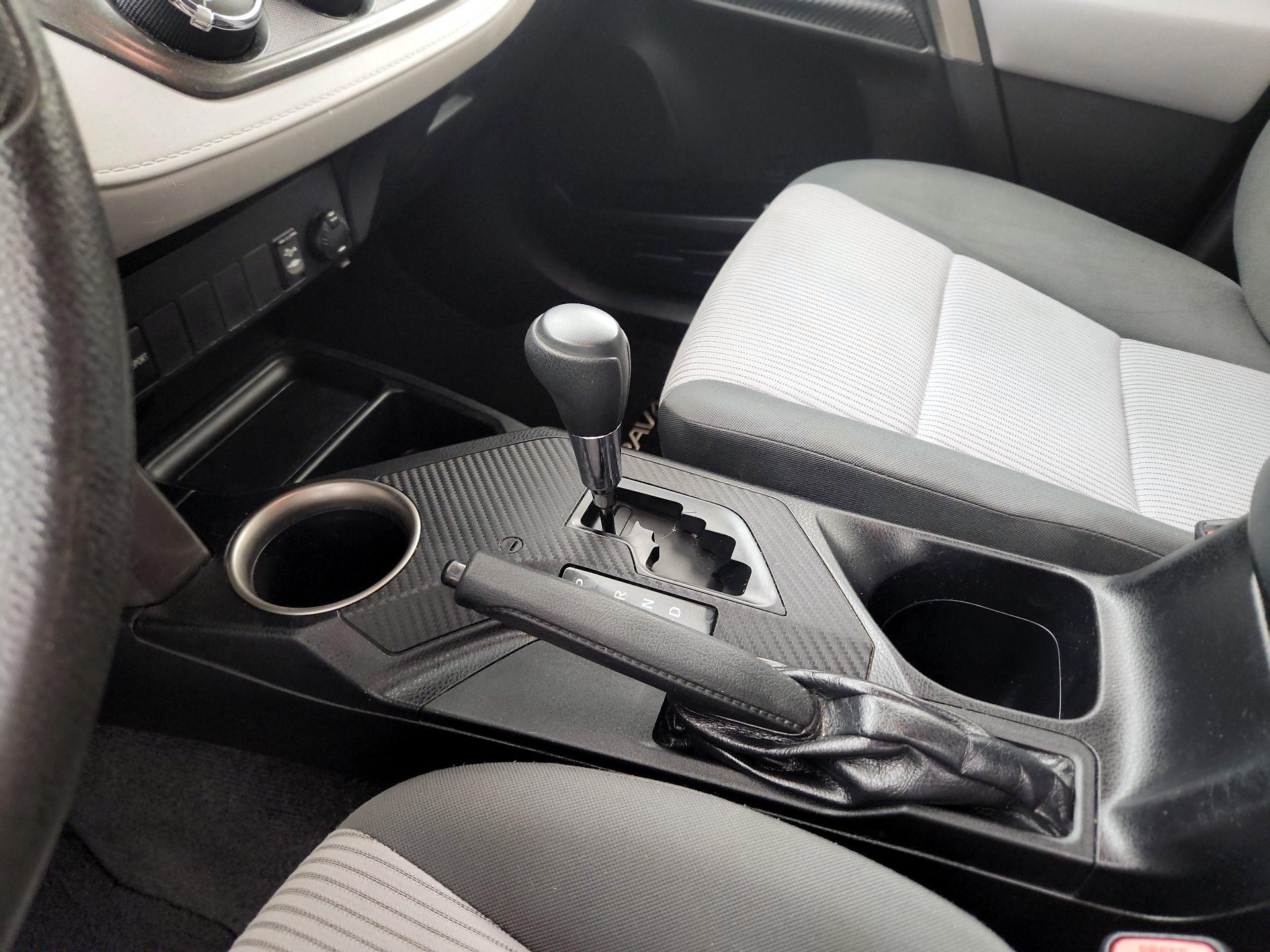 Thumbnail: 2015 Toyota RAV4 - 16
