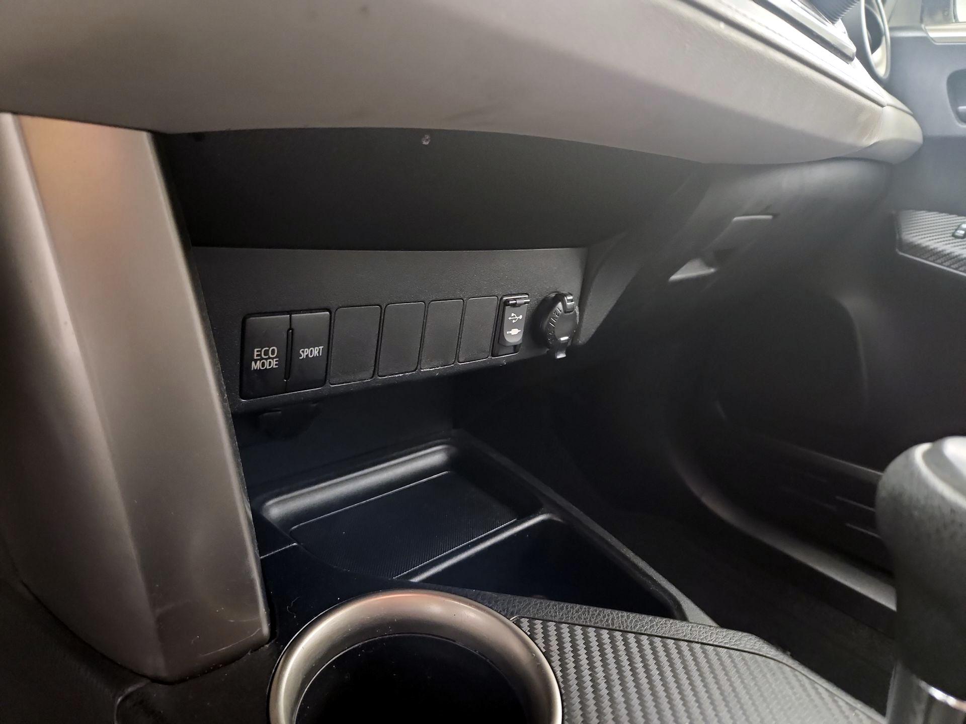 Thumbnail: 2015 Toyota RAV4 - 17