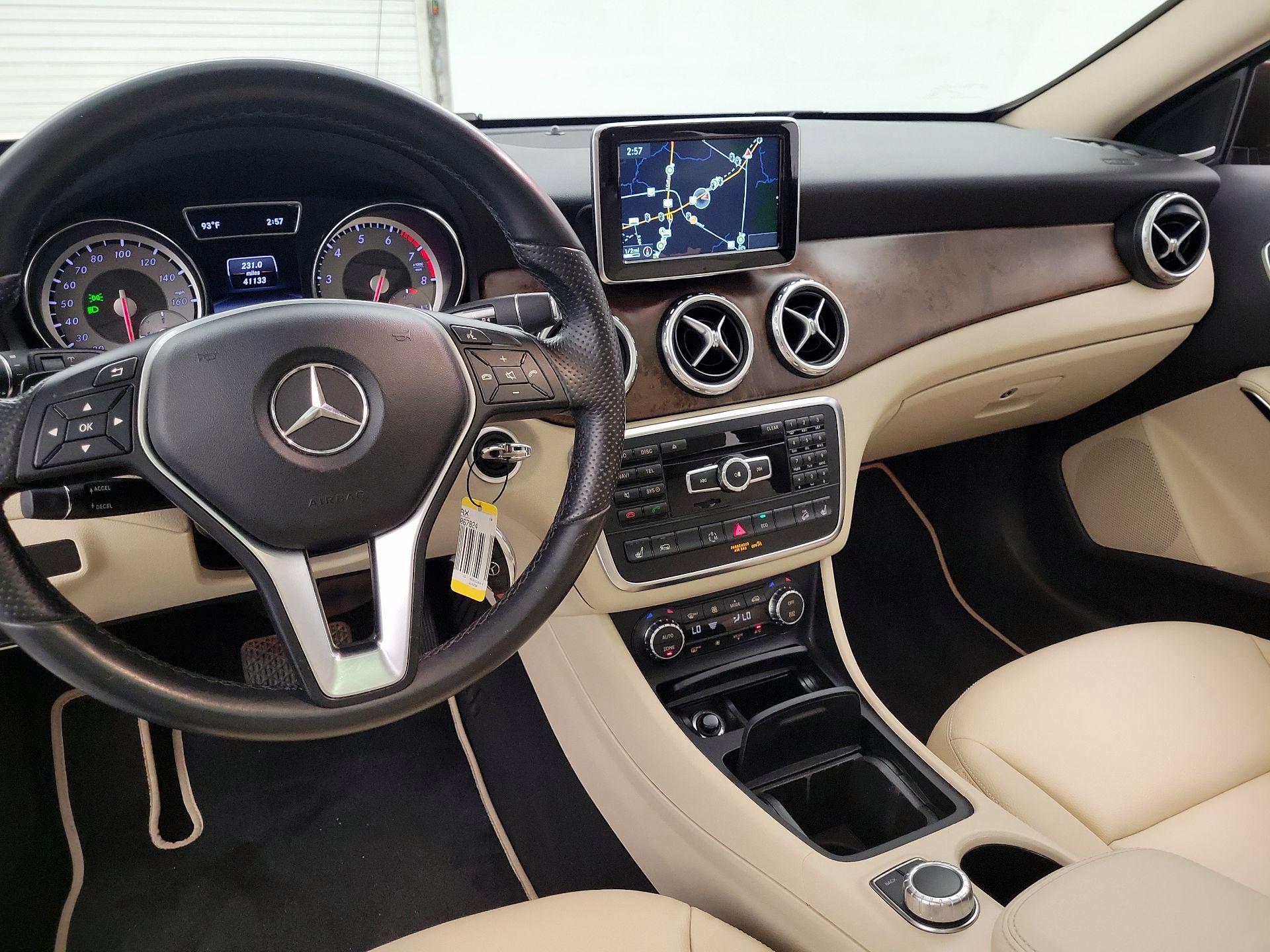 Thumbnail: 2015 Mercedes-Benz GLA - 9
