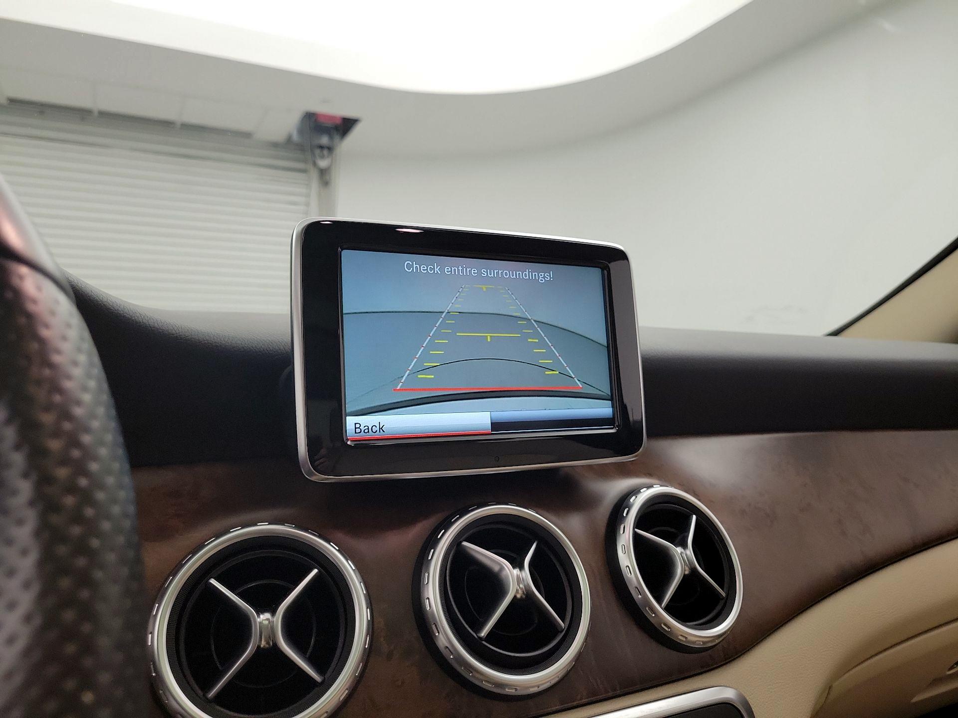 Thumbnail: 2015 Mercedes-Benz GLA - 15