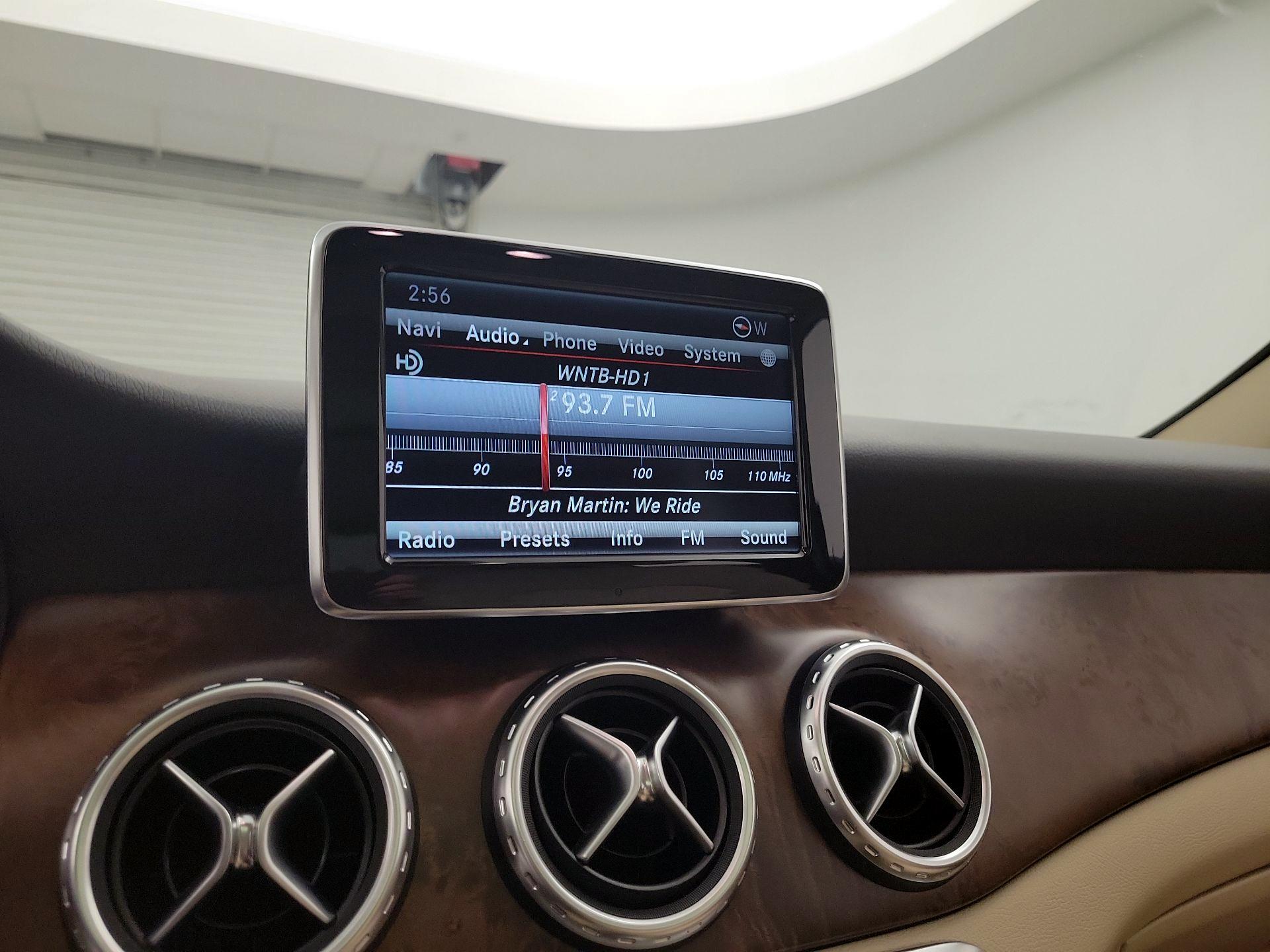 Thumbnail: 2015 Mercedes-Benz GLA - 16