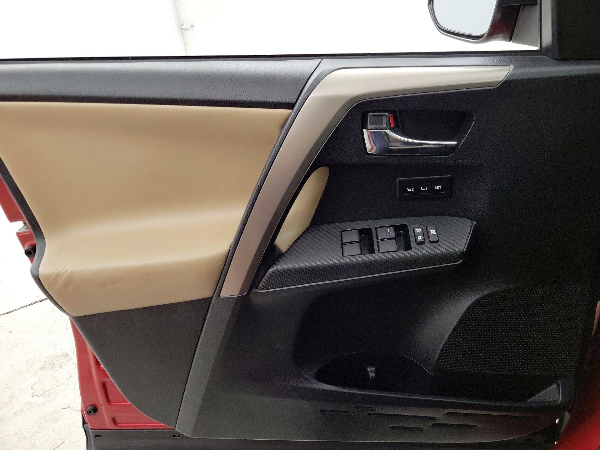 Thumbnail: 2014 Toyota RAV4 - 12