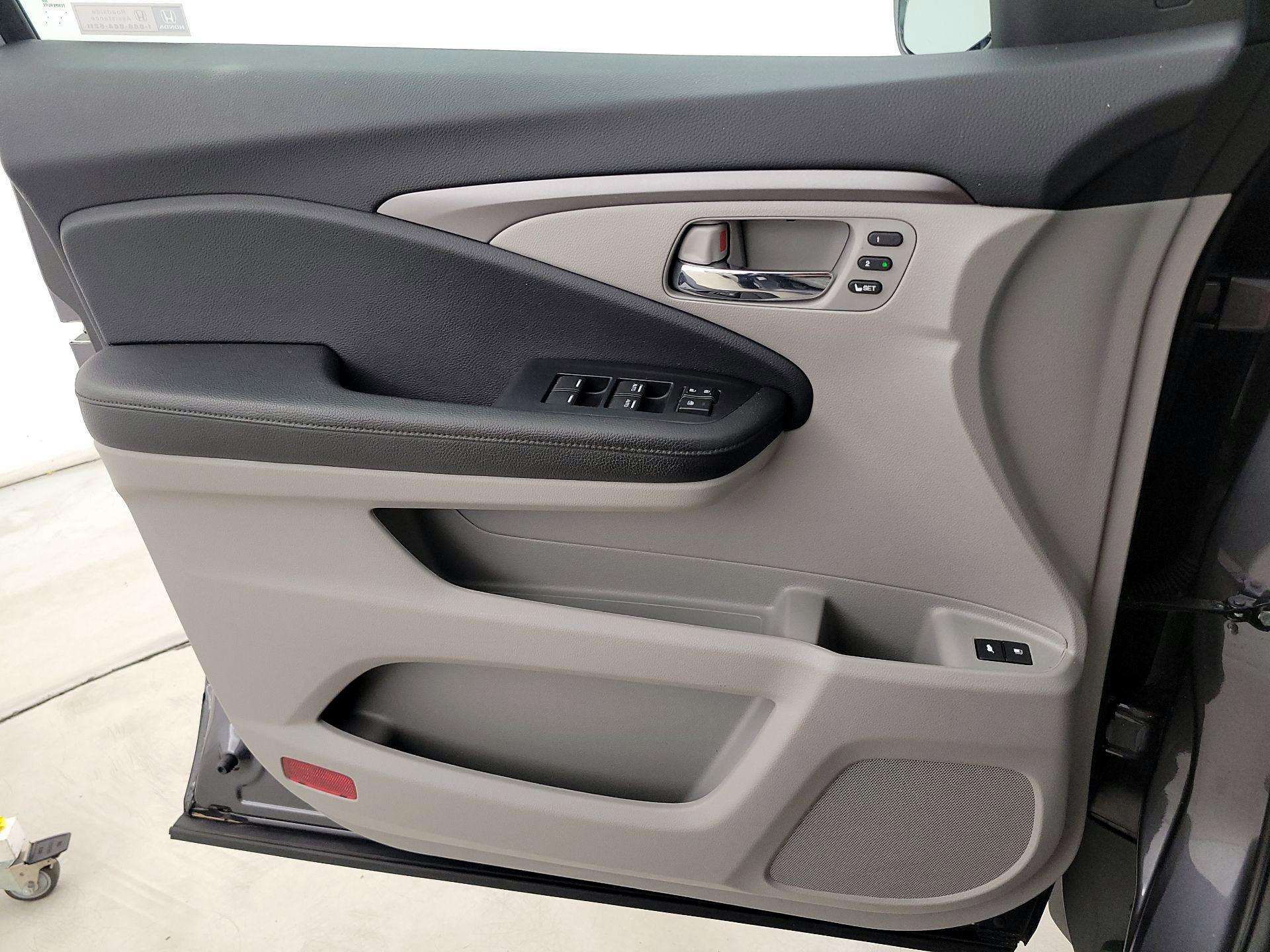 Thumbnail: 2020 Honda Pilot - 12