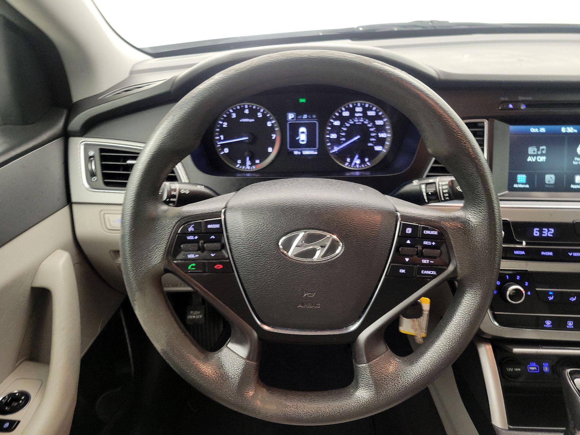 Thumbnail: 2016 Hyundai Sonata - 10
