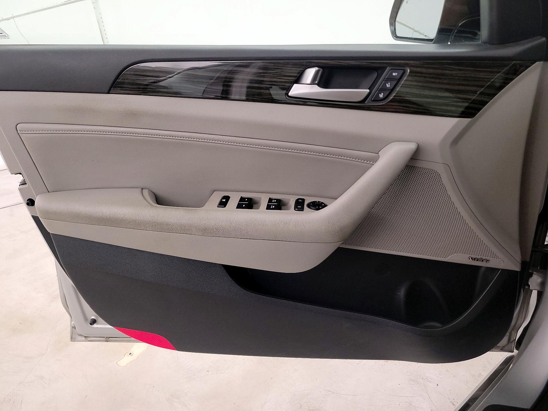 Thumbnail: 2016 Hyundai Sonata - 10