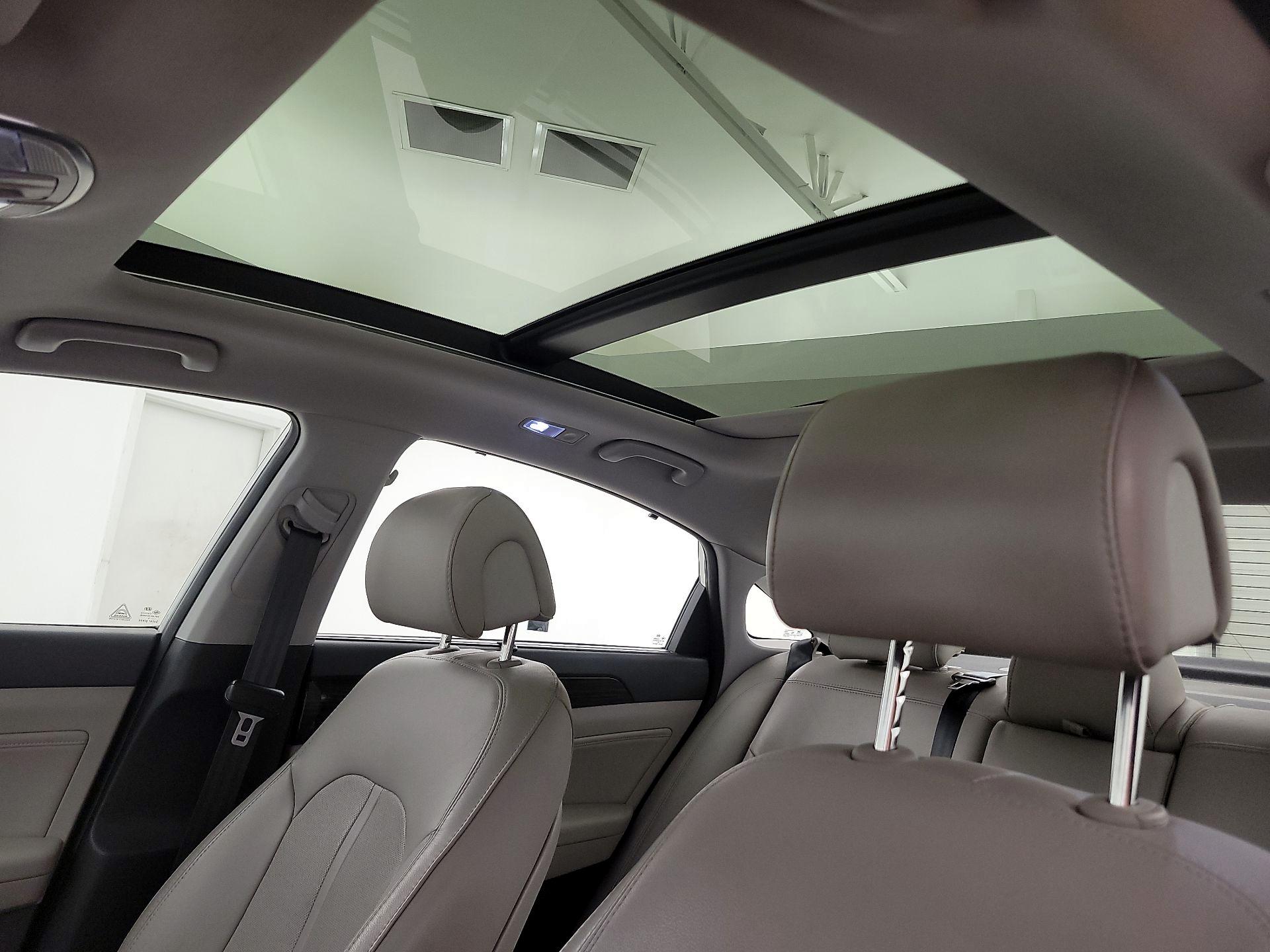Thumbnail: 2016 Hyundai Sonata - 18