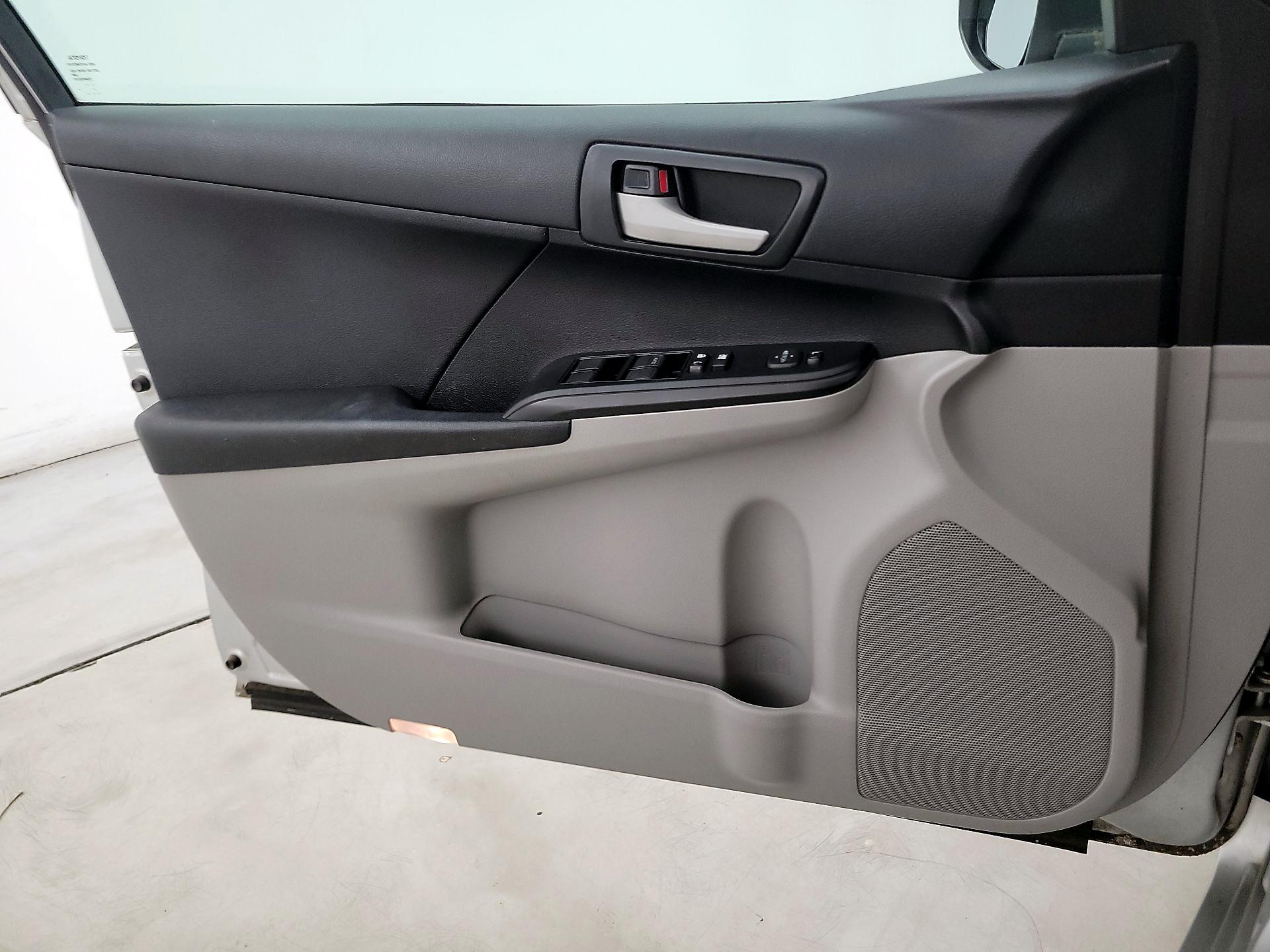 Thumbnail: 2014 Toyota Camry - 12
