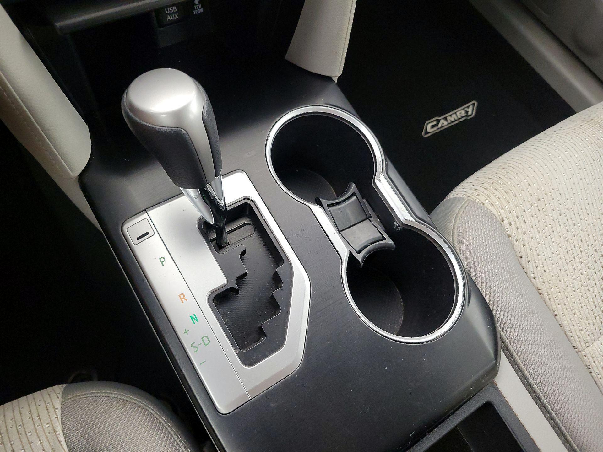 Thumbnail: 2014 Toyota Camry - 16