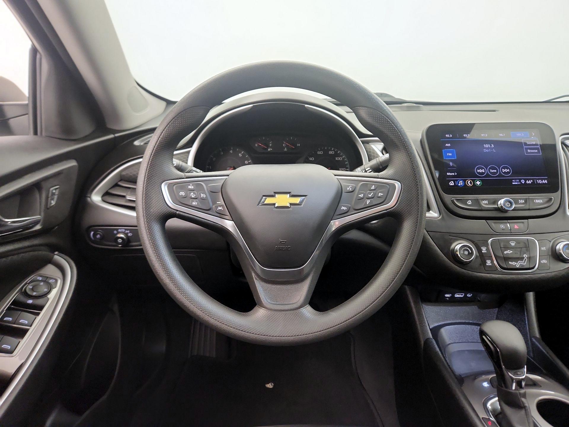 Thumbnail: 2023 Chevrolet Malibu - 10