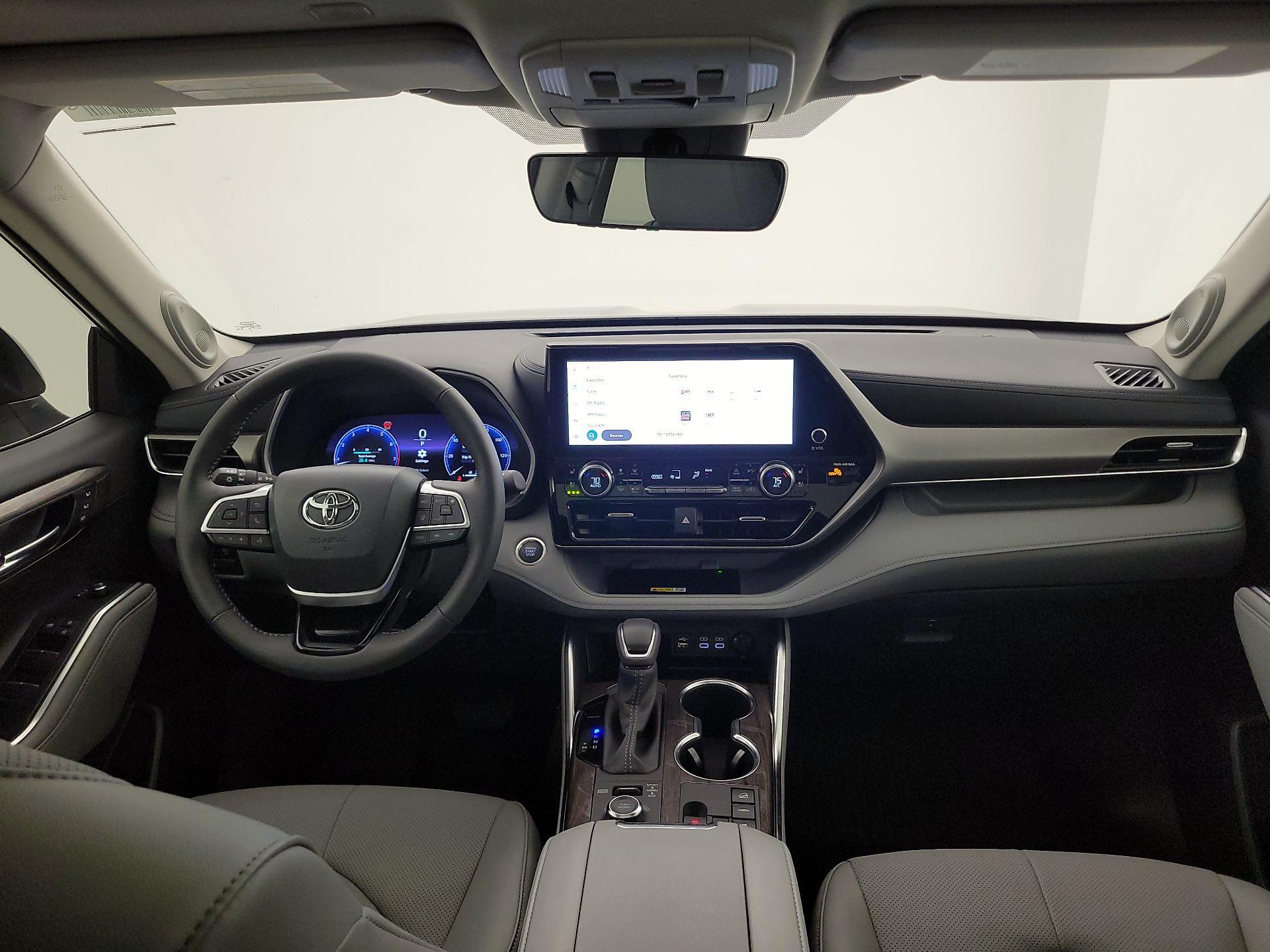 Thumbnail: 2024 Toyota Highlander - 9
