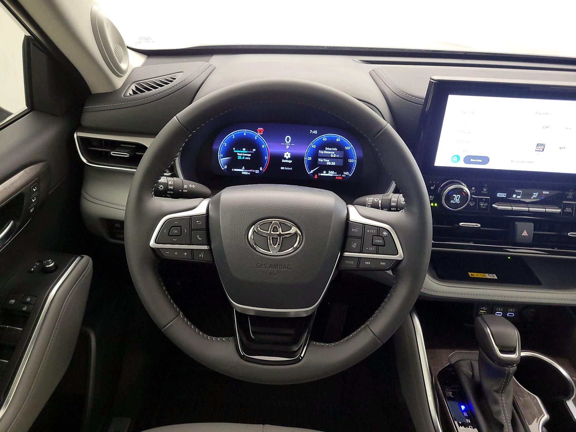 Thumbnail: 2024 Toyota Highlander - 10