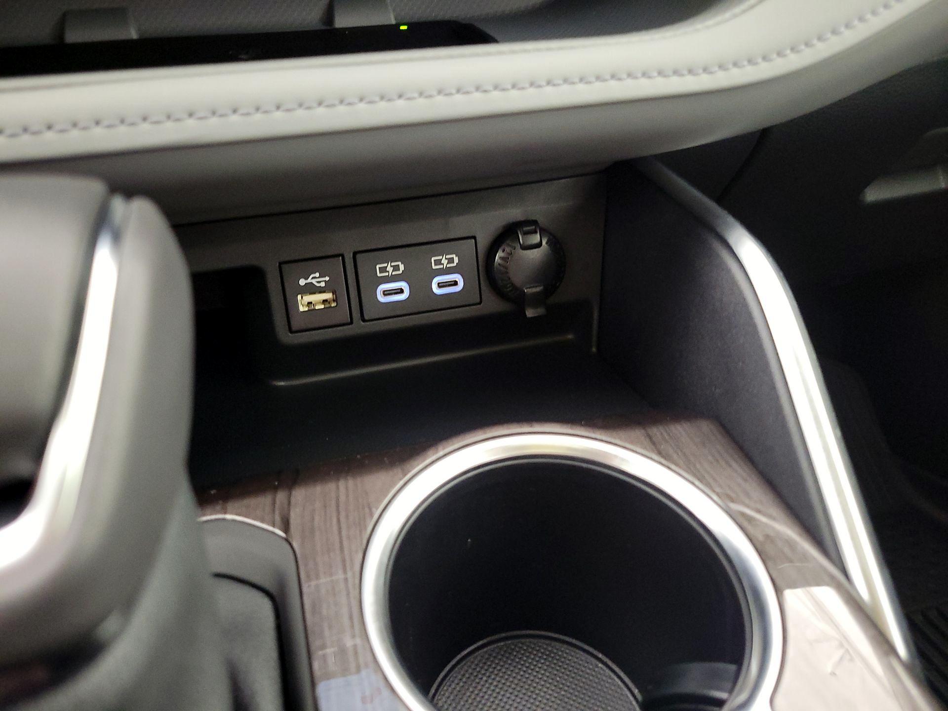 Thumbnail: 2024 Toyota Highlander - 18
