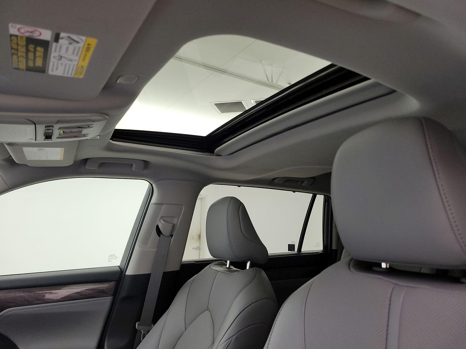 Thumbnail: 2024 Toyota Highlander - 19
