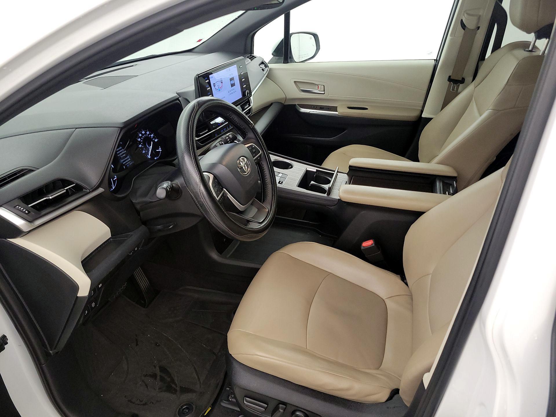 Thumbnail: 2022 Toyota Sienna - 11