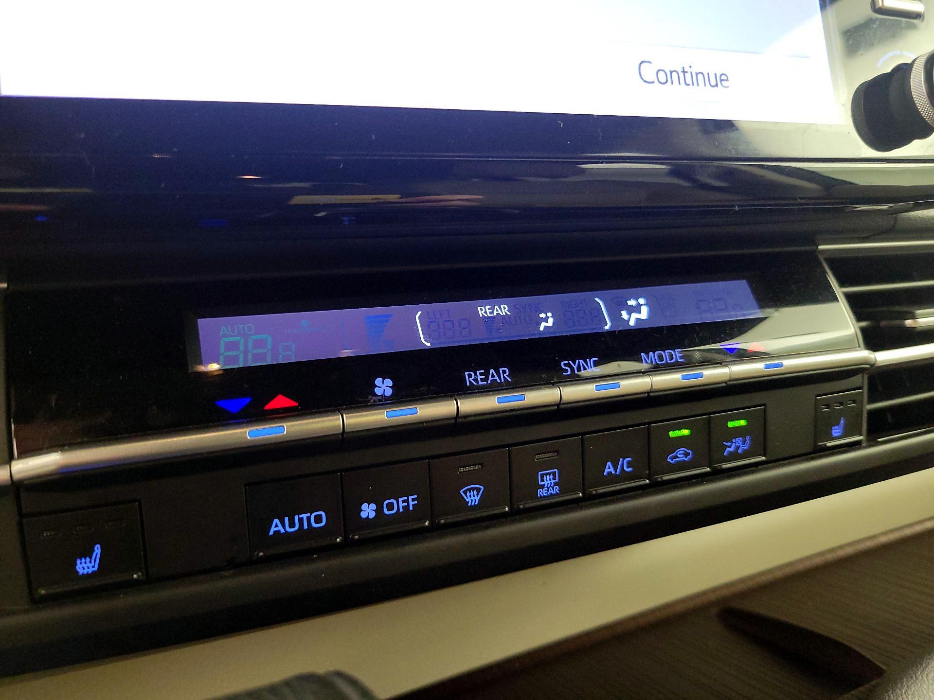 Thumbnail: 2022 Toyota Sienna - 16