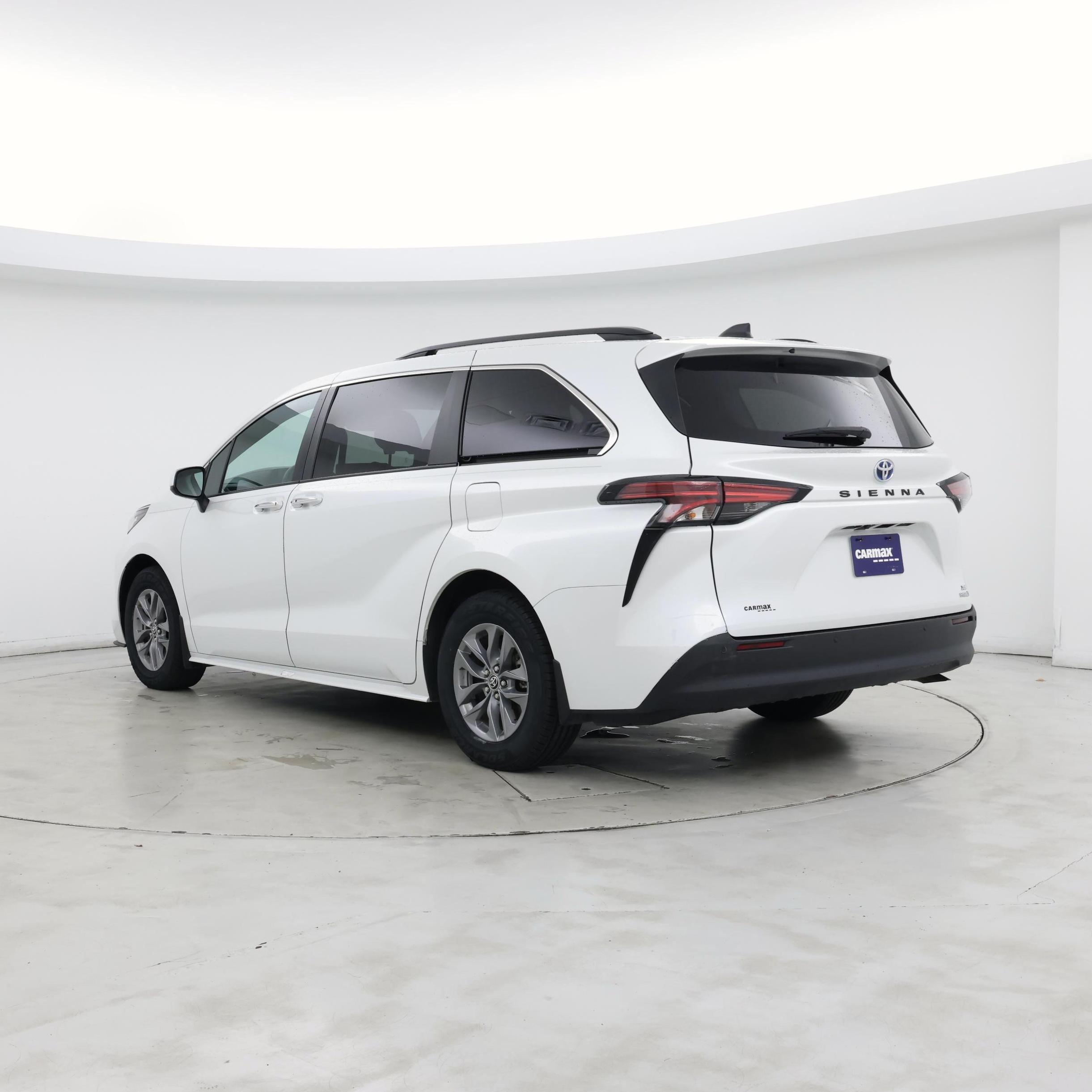 Thumbnail: 2022 Toyota Sienna - 2