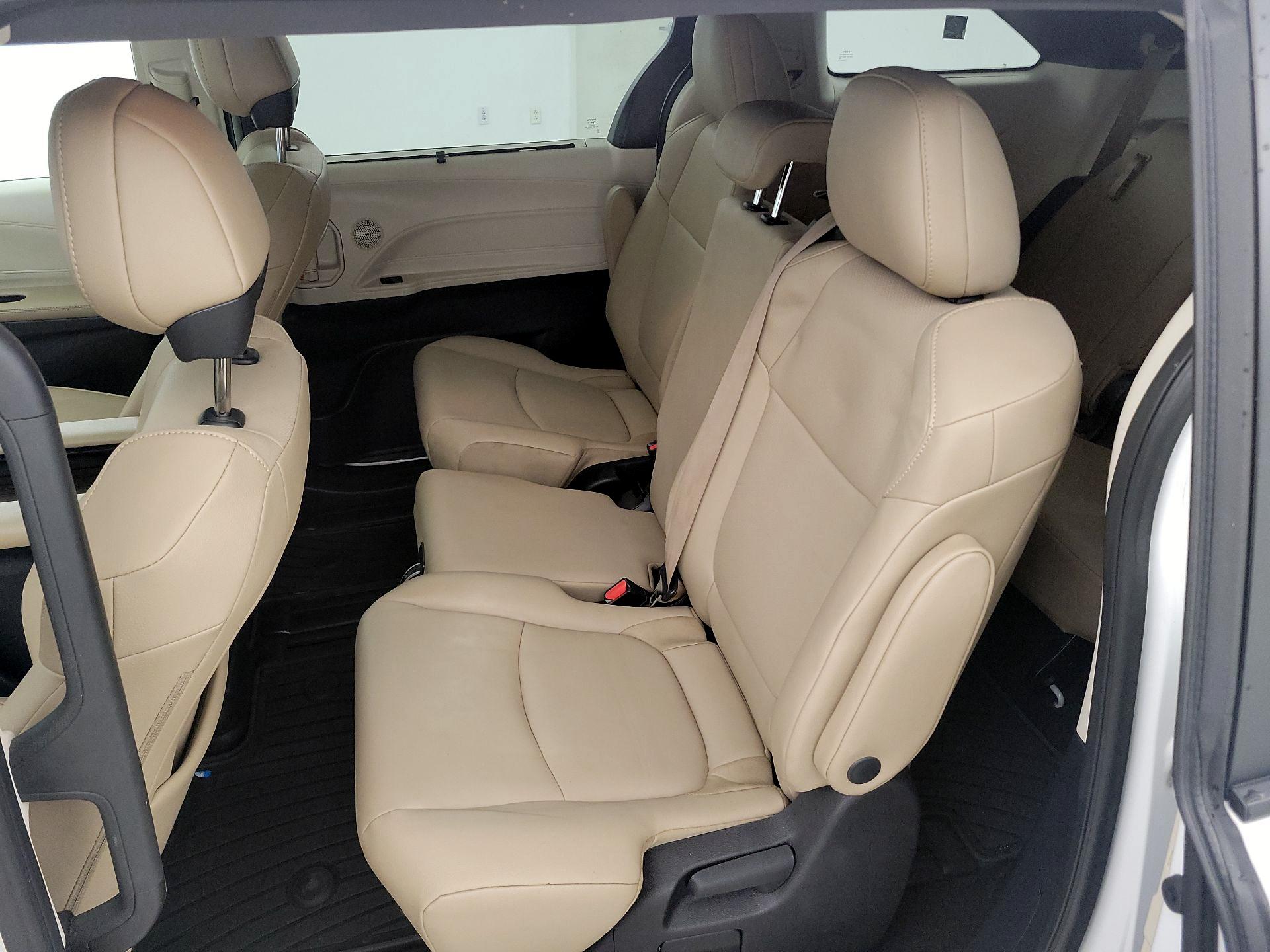 Thumbnail: 2022 Toyota Sienna - 20