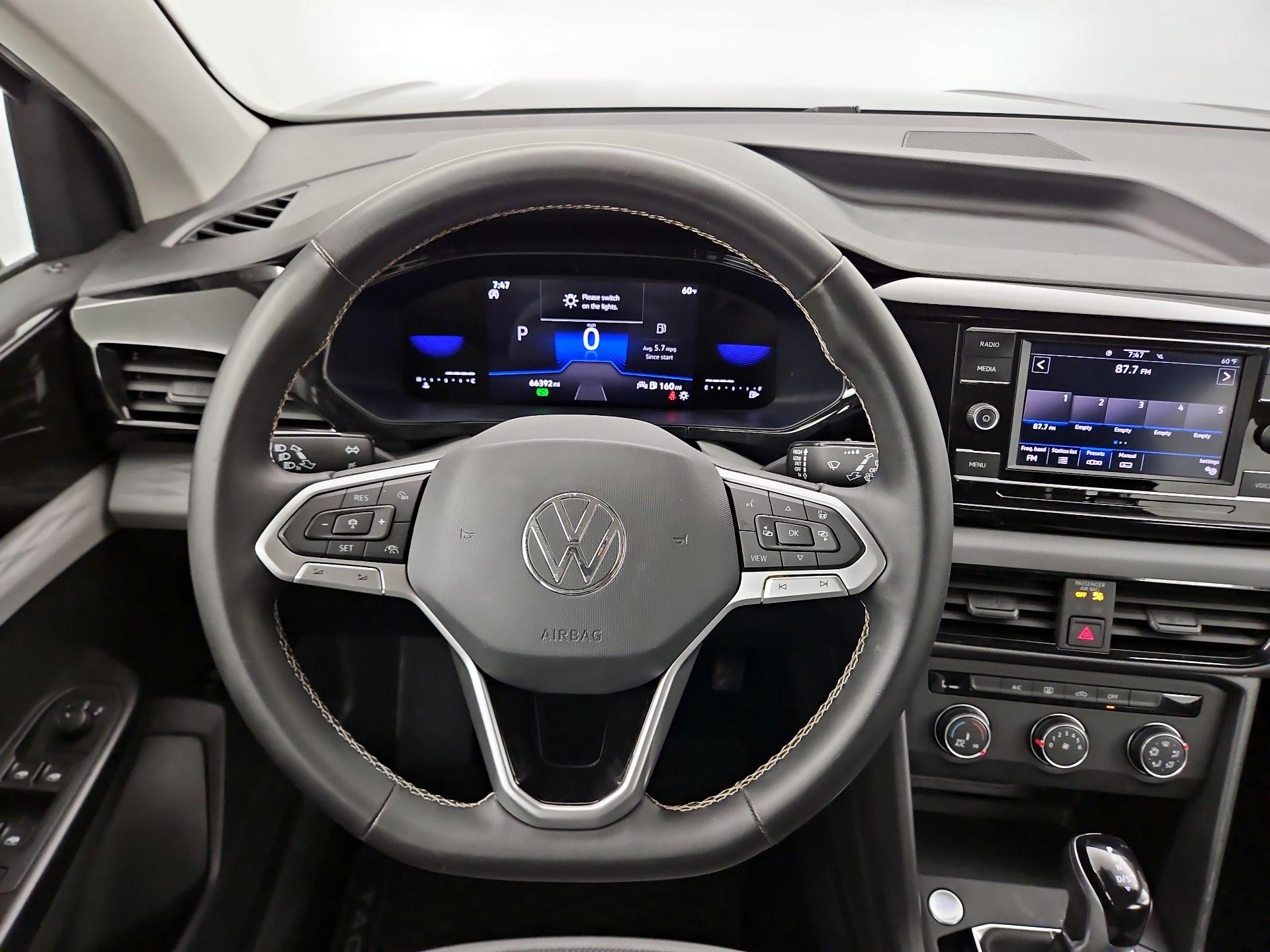 Thumbnail: 2022 Volkswagen Taos - 10