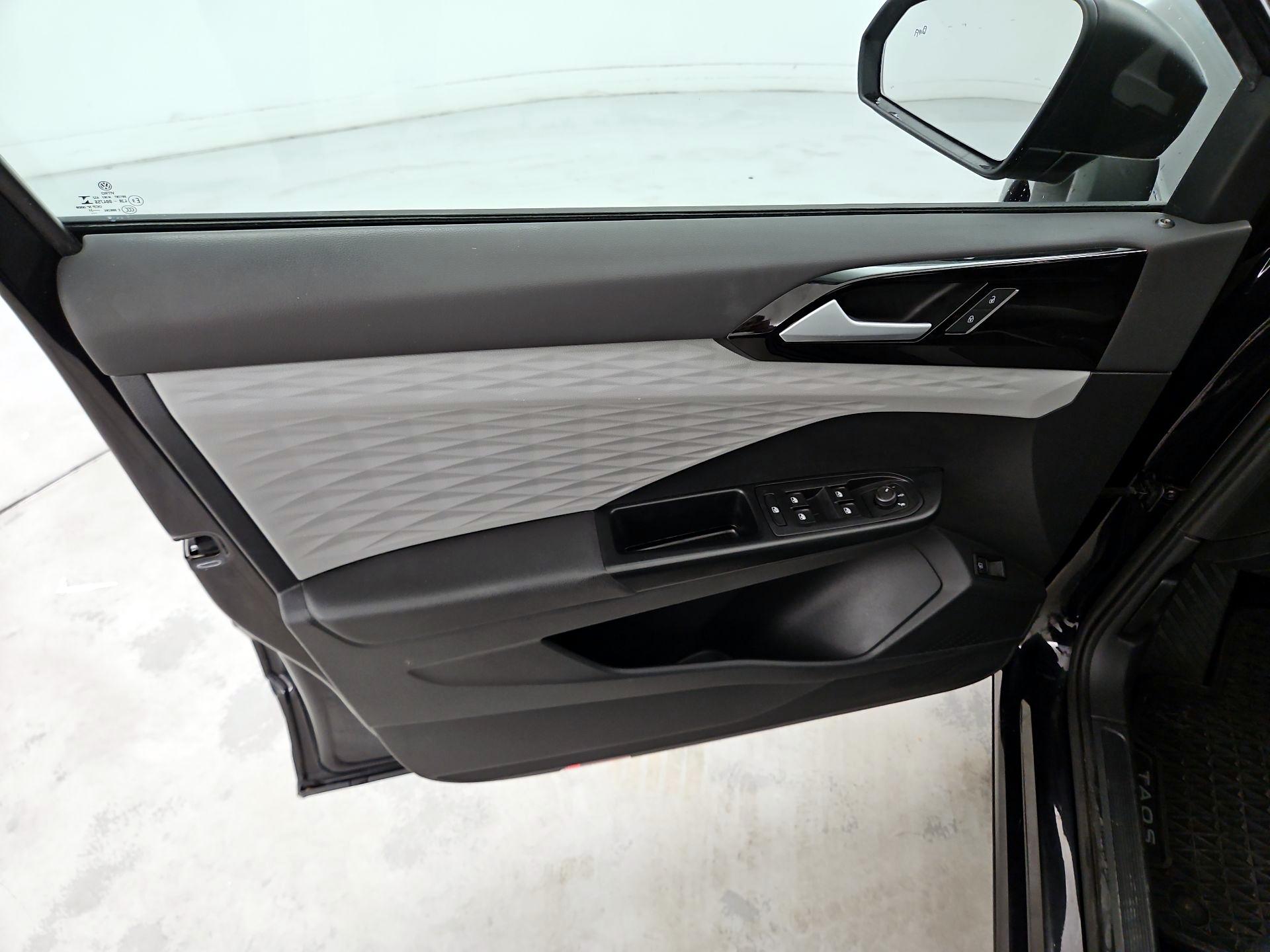 Thumbnail: 2022 Volkswagen Taos - 12