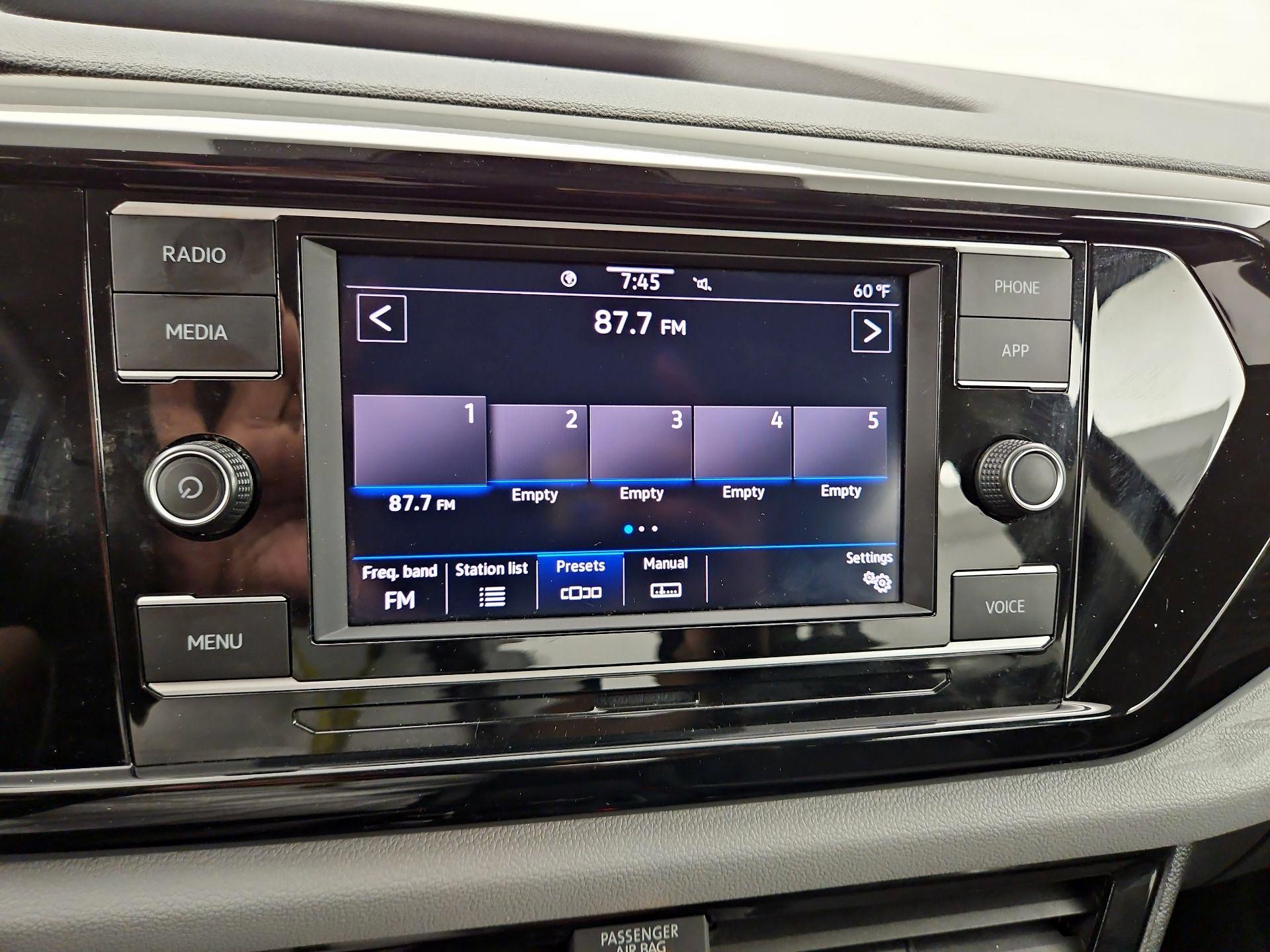 Thumbnail: 2022 Volkswagen Taos - 15