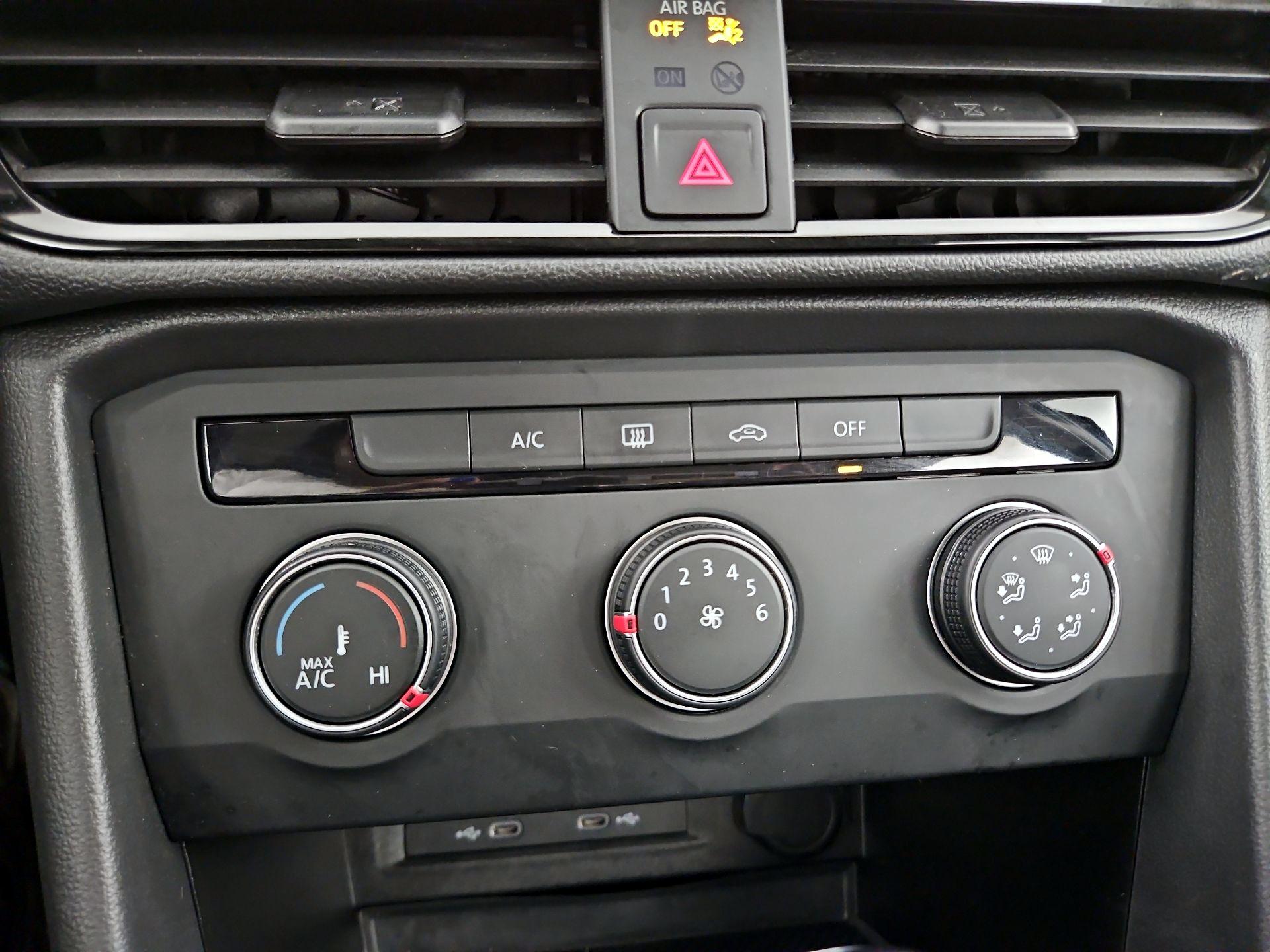 Thumbnail: 2022 Volkswagen Taos - 16