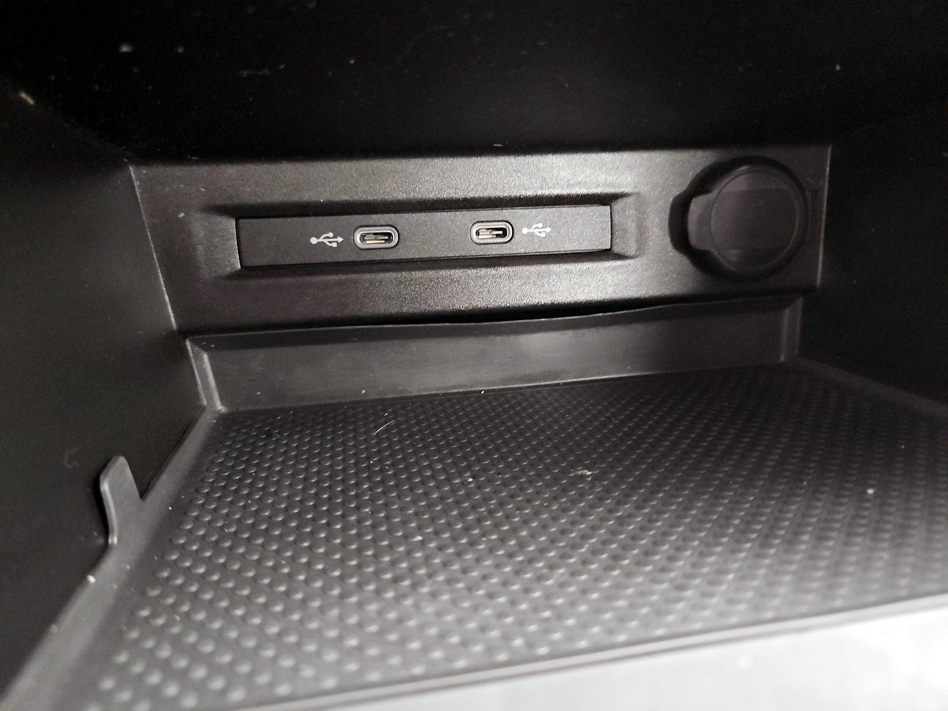 Thumbnail: 2022 Volkswagen Taos - 18