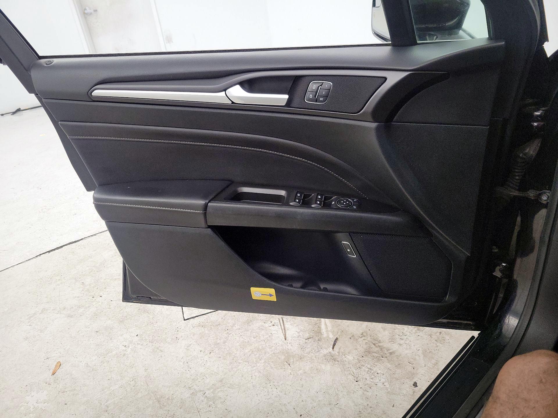 Thumbnail: 2017 Ford Fusion - 12