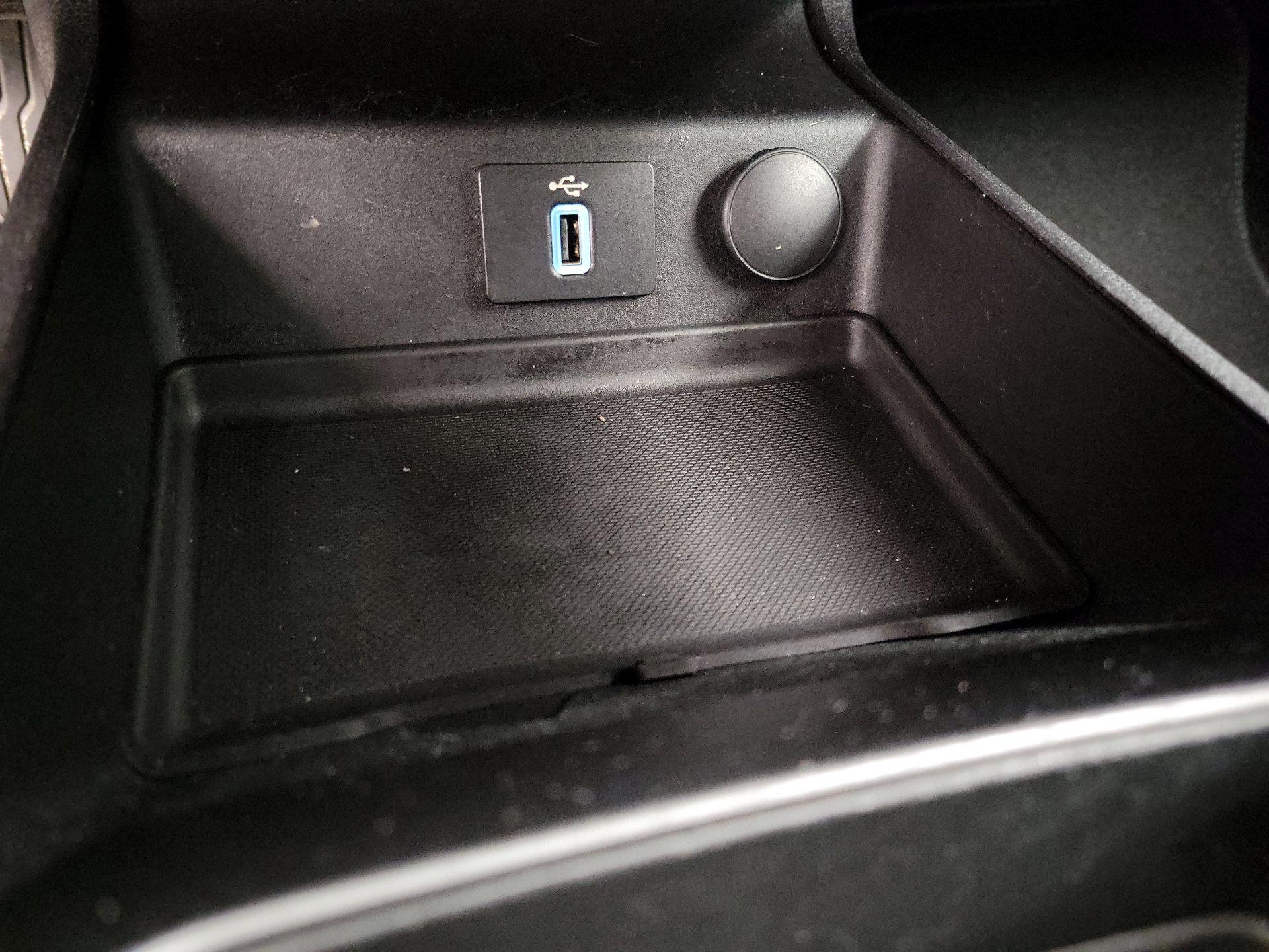 Thumbnail: 2017 Ford Fusion - 18