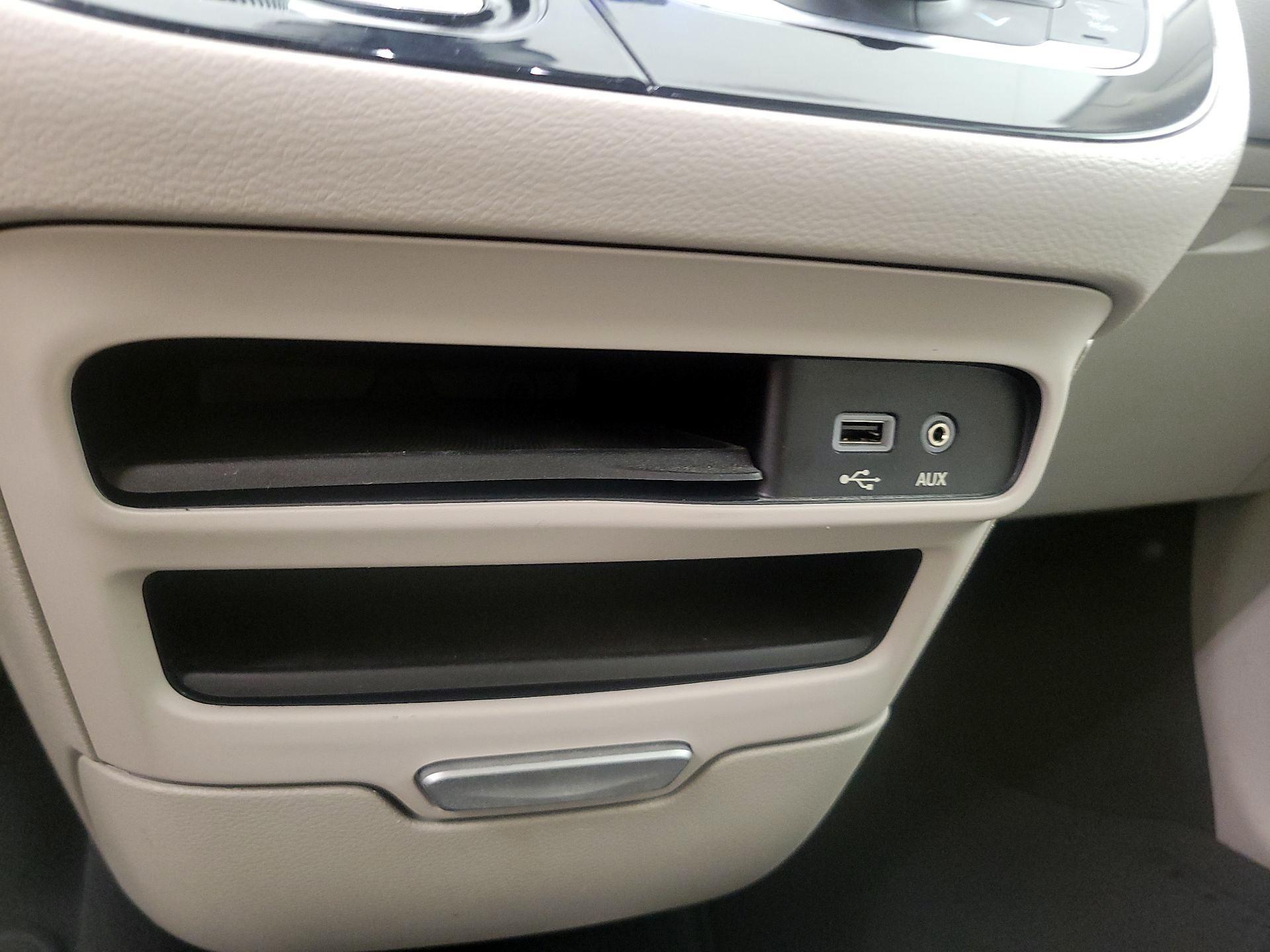 Thumbnail: 2017 Chrysler Pacifica - 18