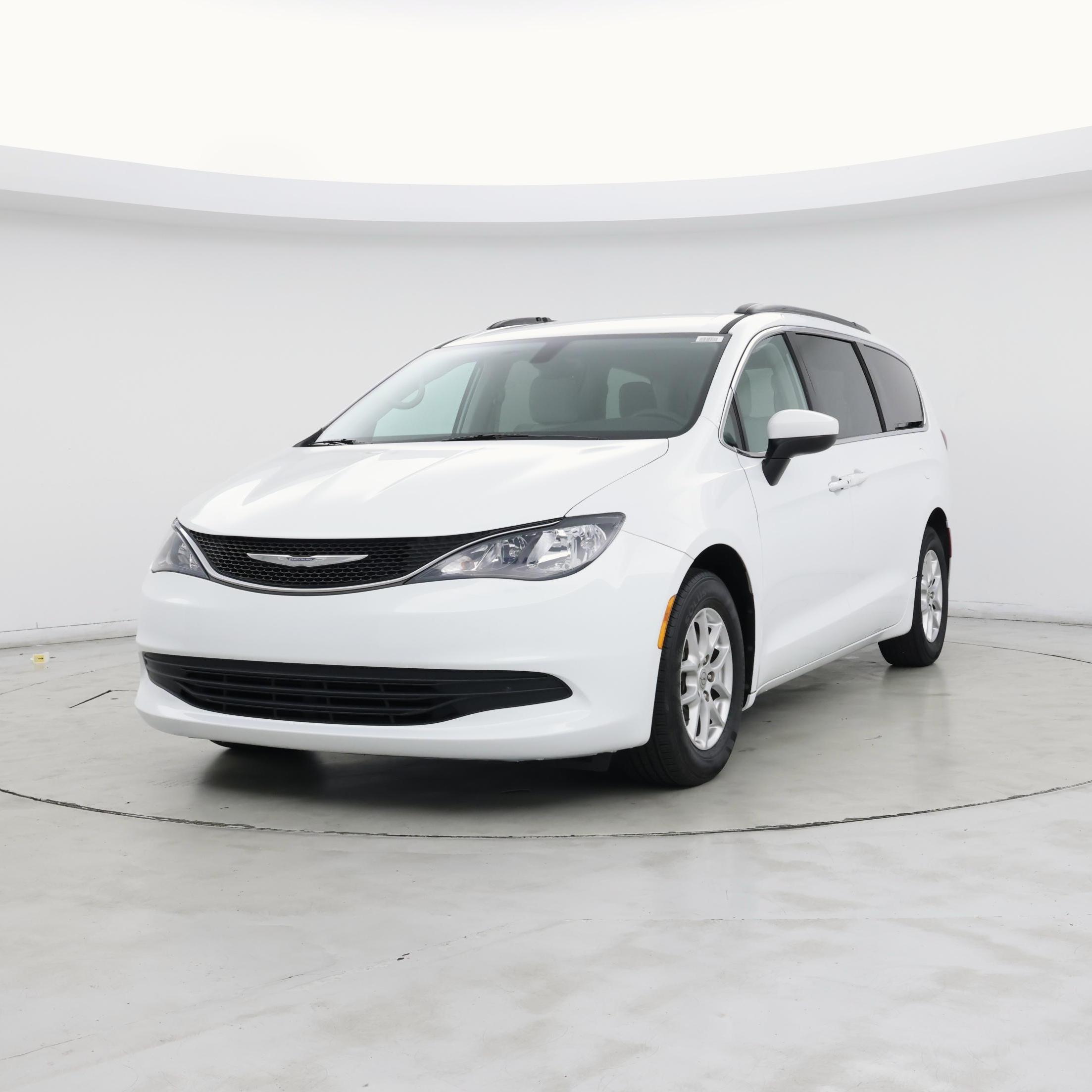 Thumbnail: 2017 Chrysler Pacifica - 4
