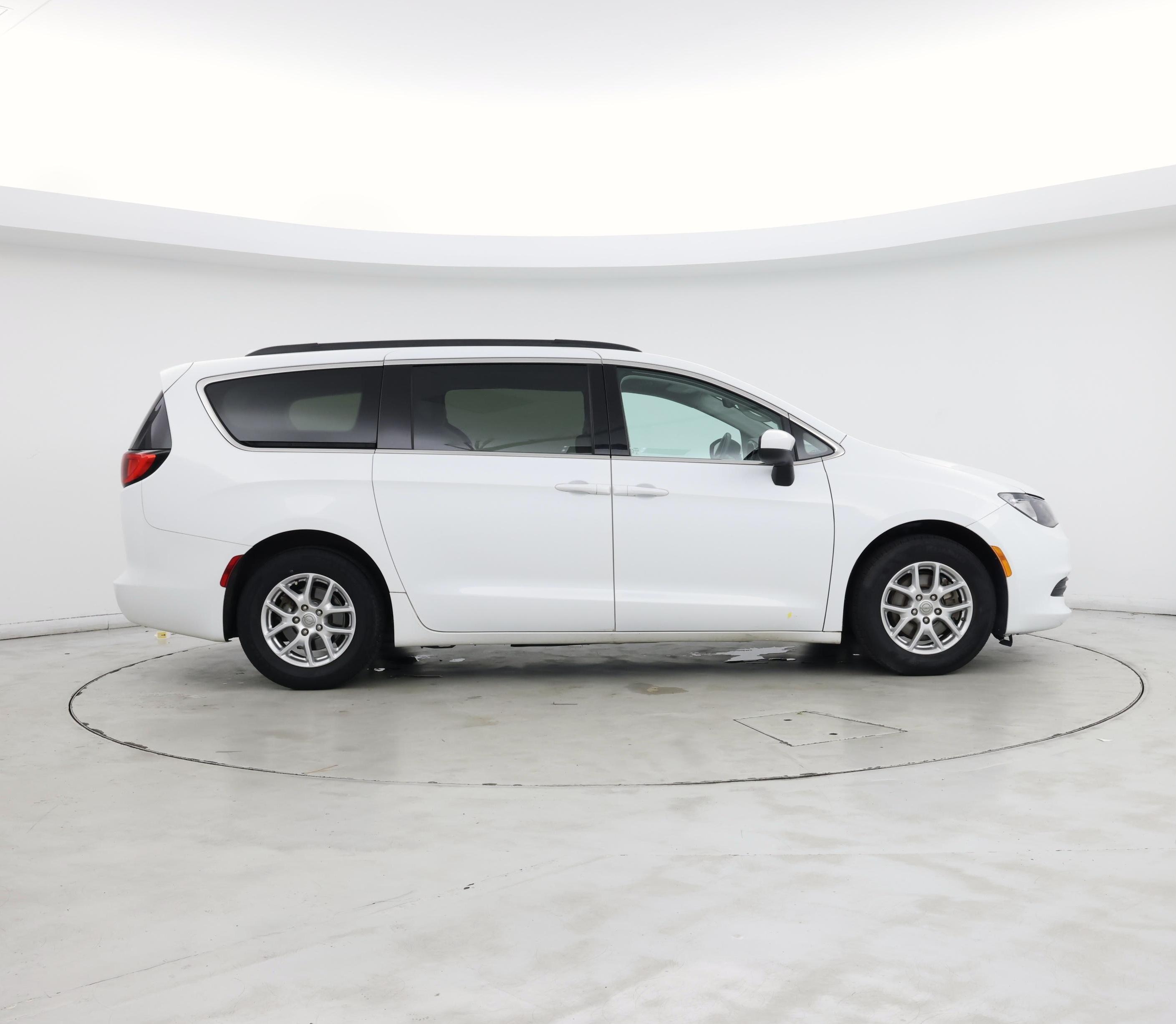 Thumbnail: 2017 Chrysler Pacifica - 7