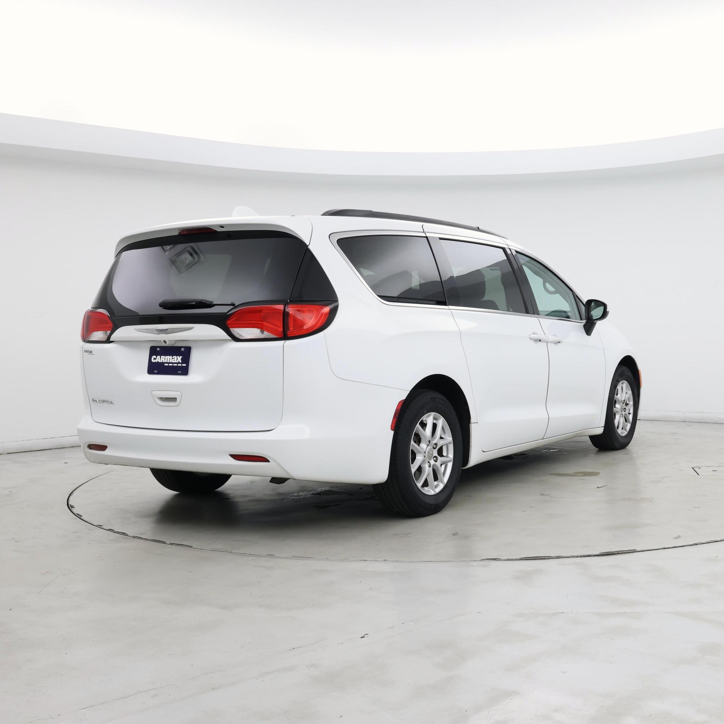 Thumbnail: 2017 Chrysler Pacifica - 8