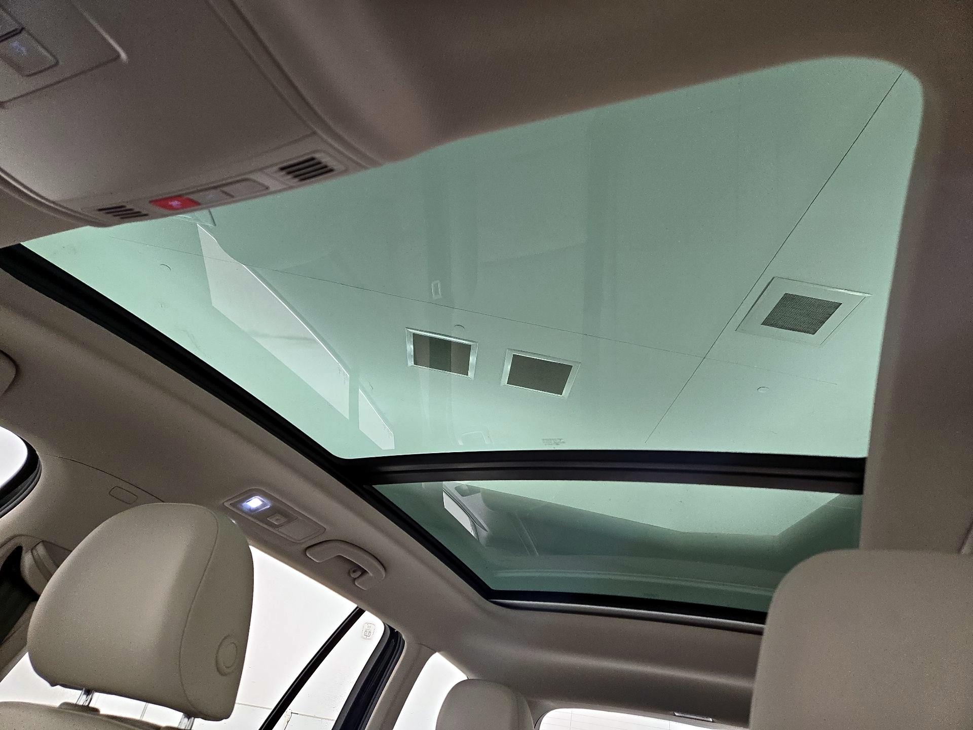 Thumbnail: 2015 Volkswagen Golf - 18