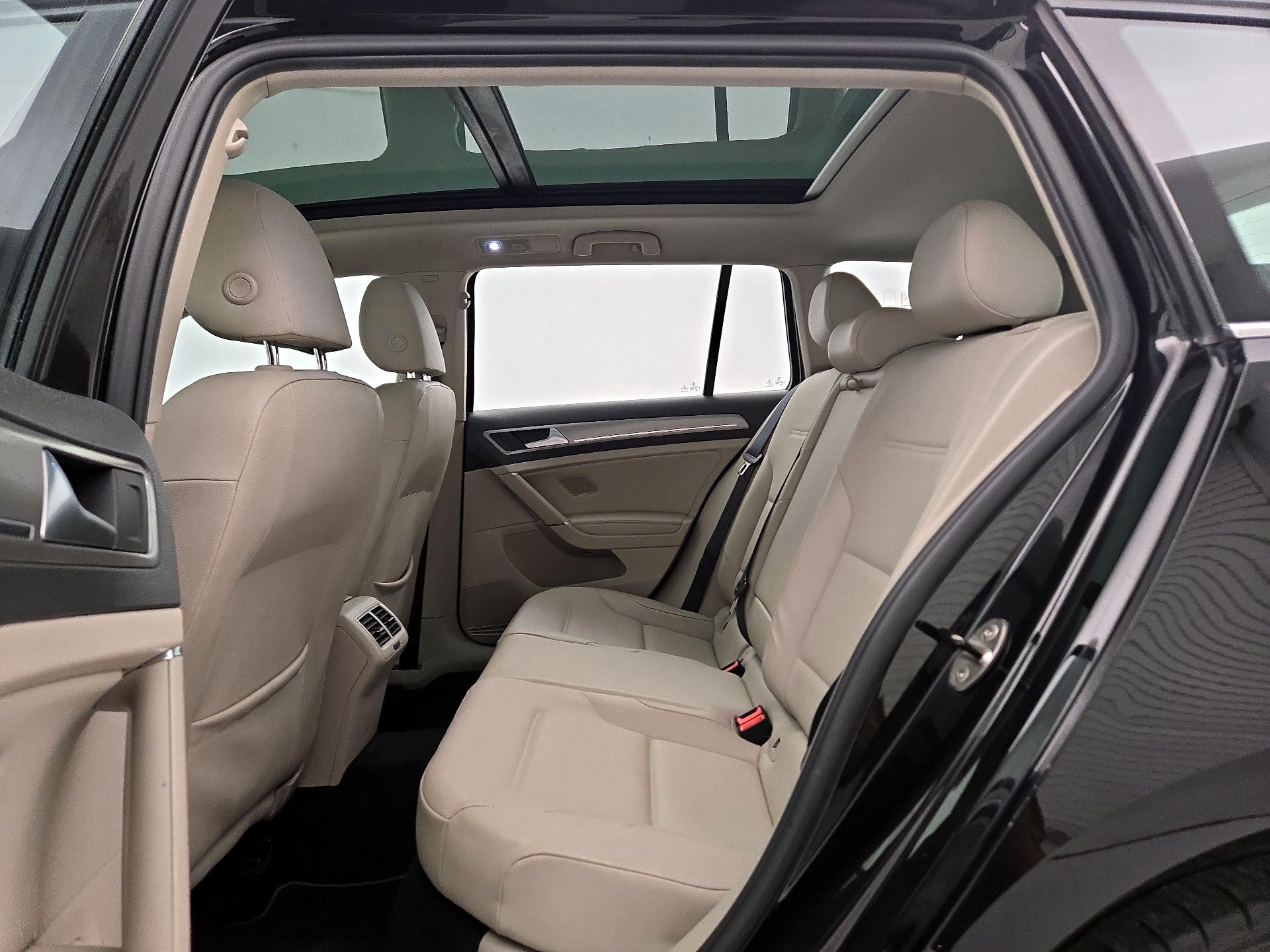 Thumbnail: 2015 Volkswagen Golf - 19