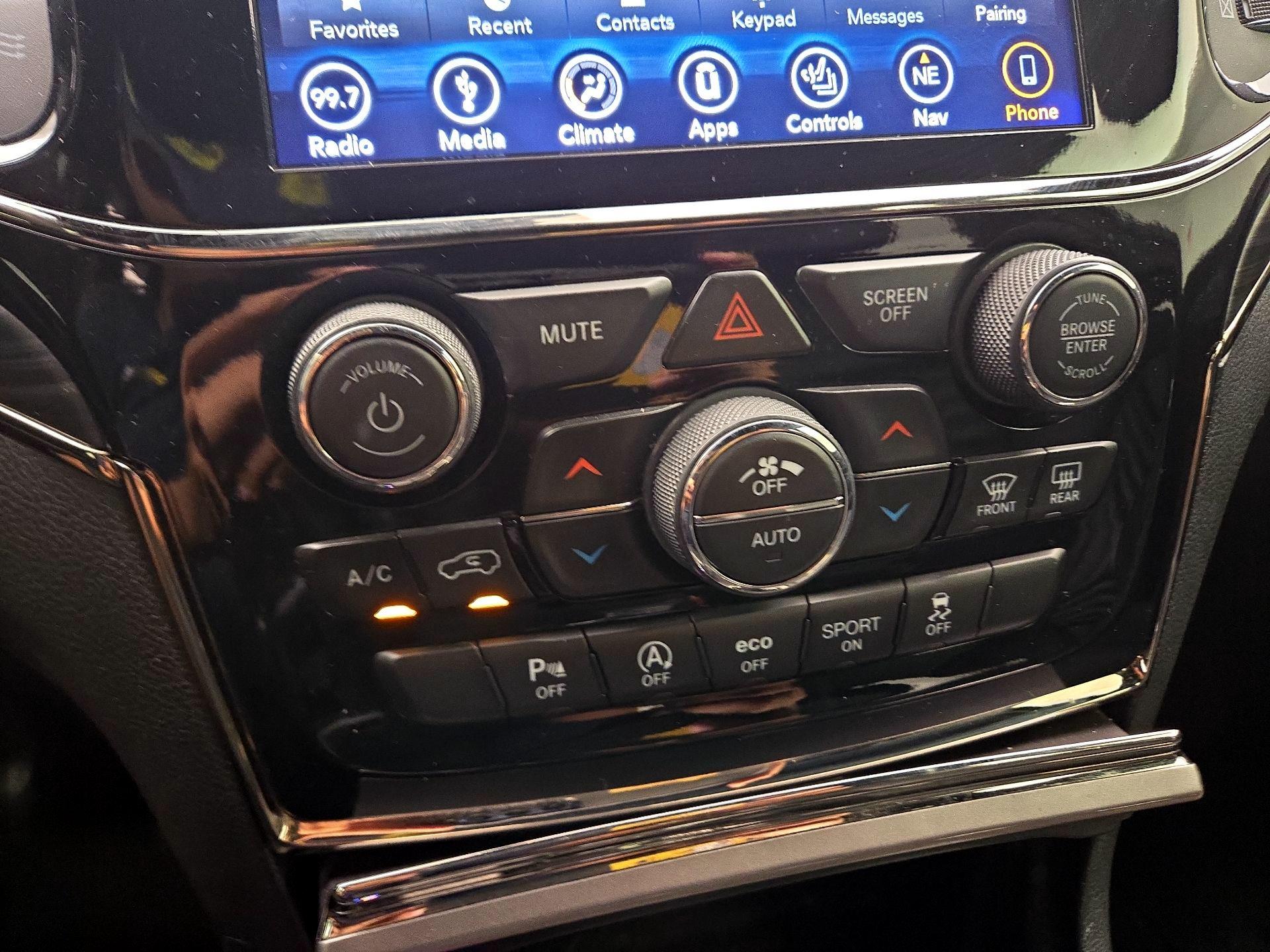 Thumbnail: 2019 Jeep Grand Cherokee - 17