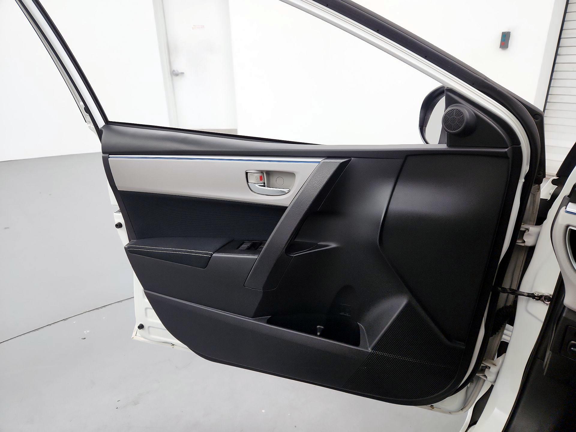 Thumbnail: 2015 Toyota Corolla - 12