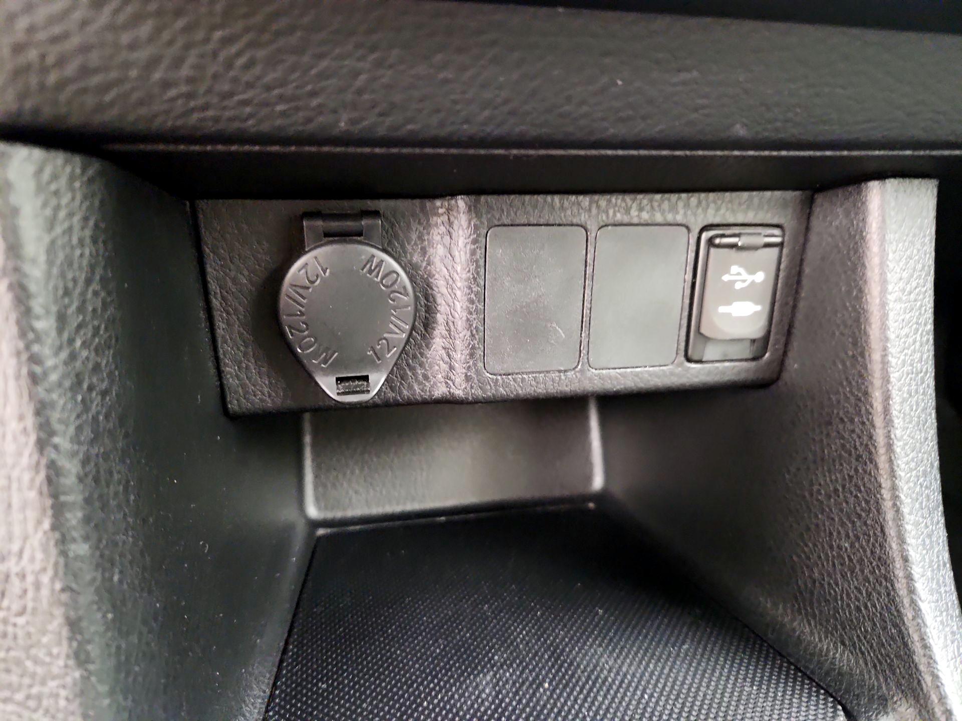 Thumbnail: 2015 Toyota Corolla - 18