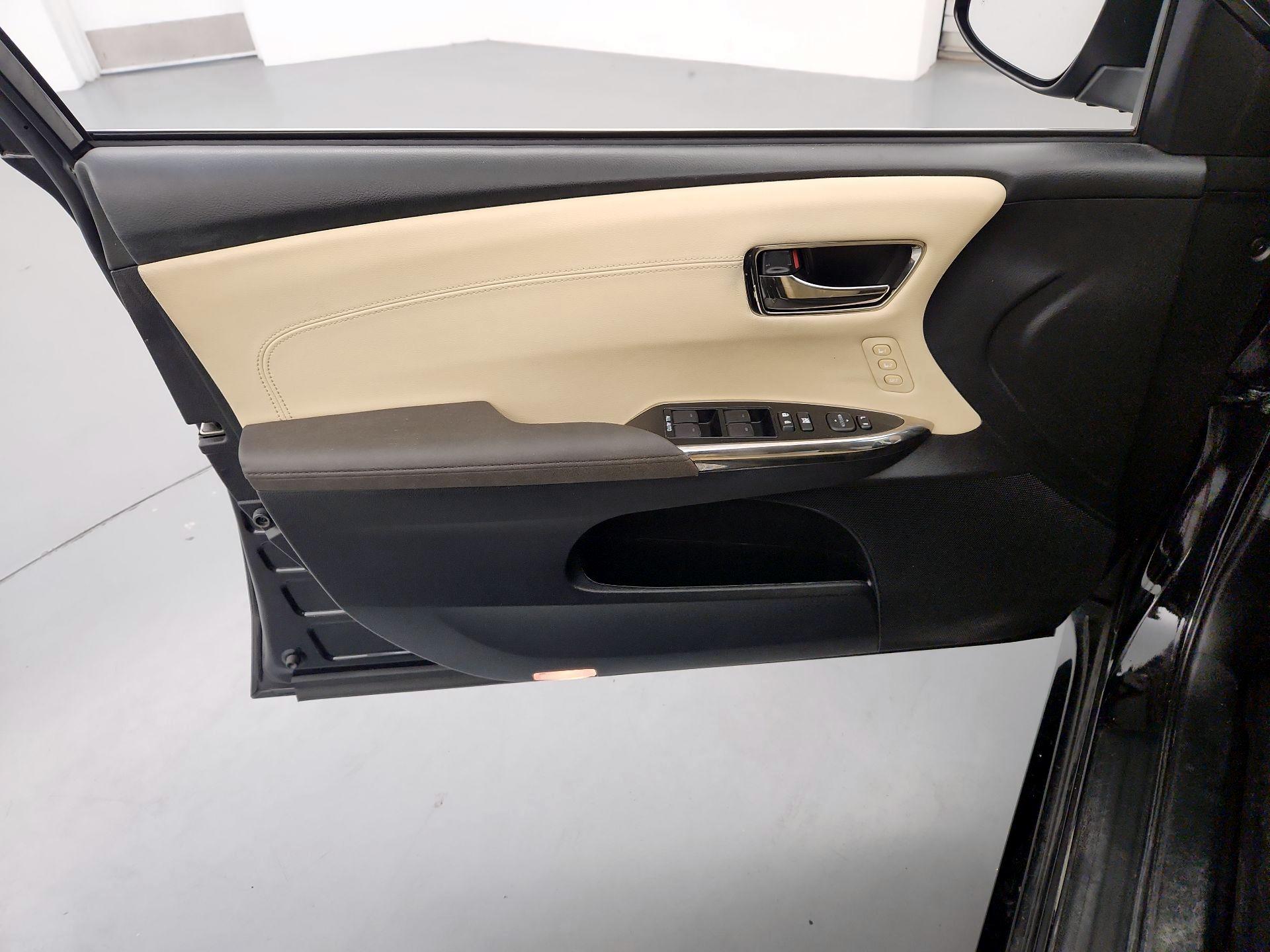 Thumbnail: 2016 Toyota Avalon - 12